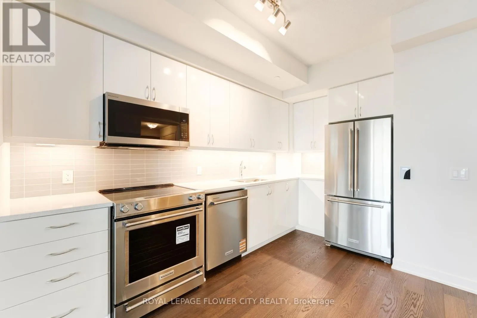 PH404 - 38 ANNIE CRAIG DRIVE