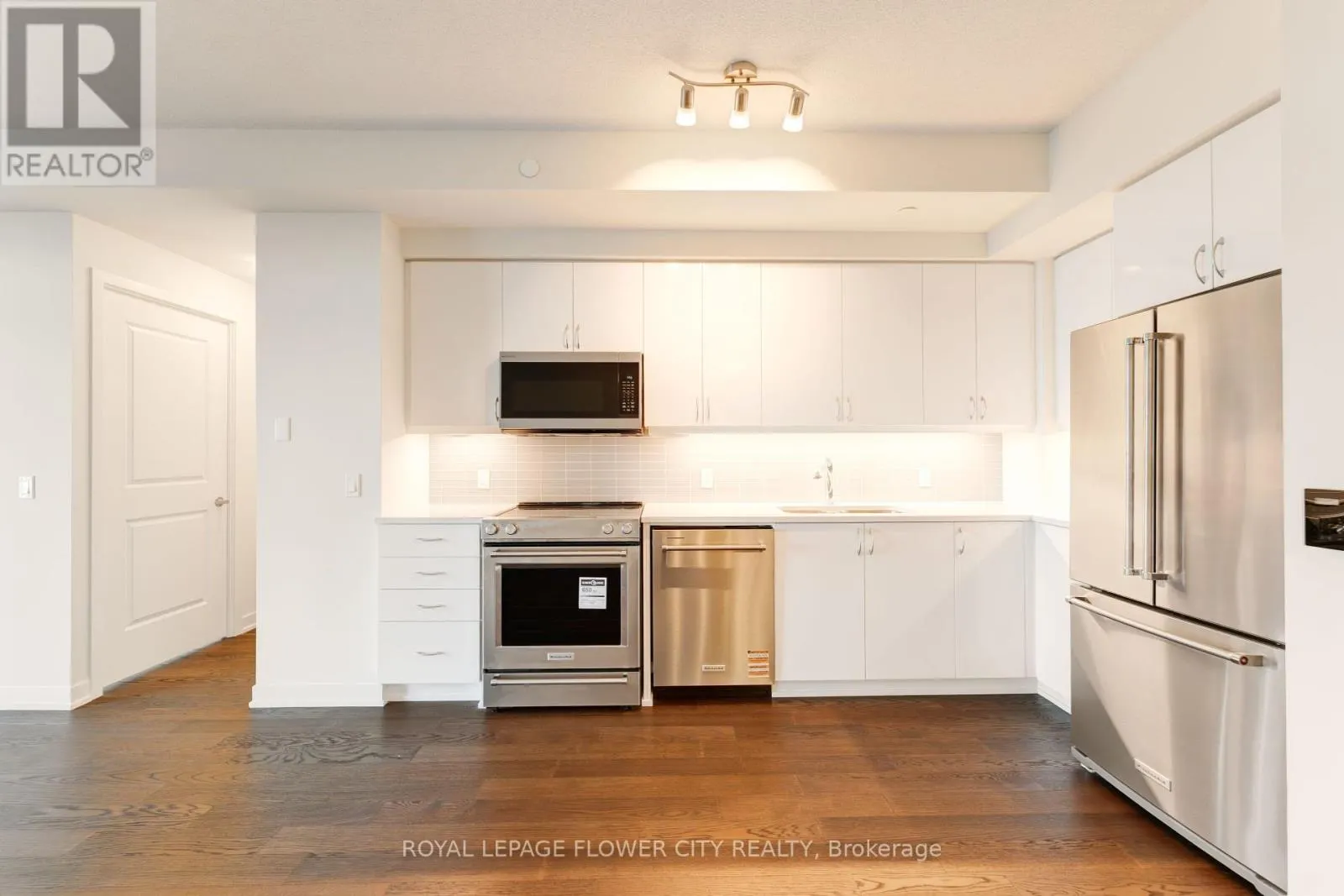 PH404 - 38 ANNIE CRAIG DRIVE