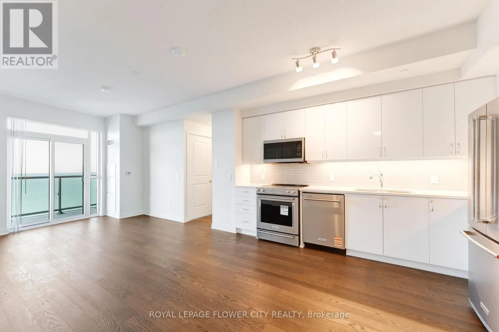 PH404 - 38 ANNIE CRAIG DRIVE