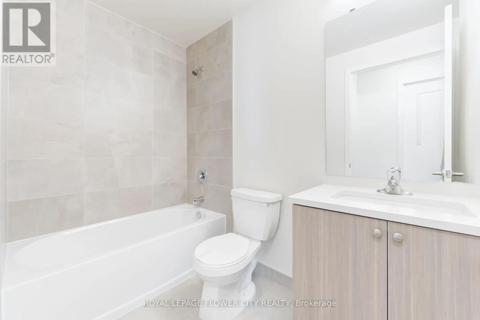 PH404 - 38 ANNIE CRAIG DRIVE
