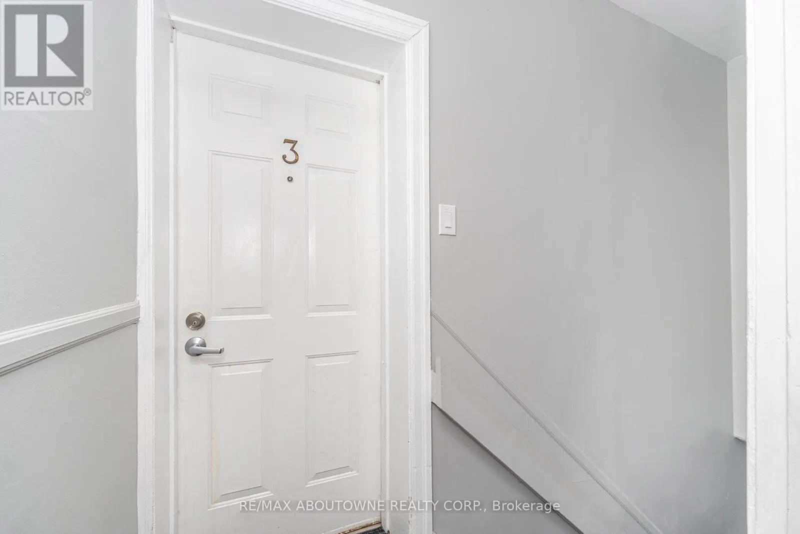 3 - 486 HOLTBY AVENUE