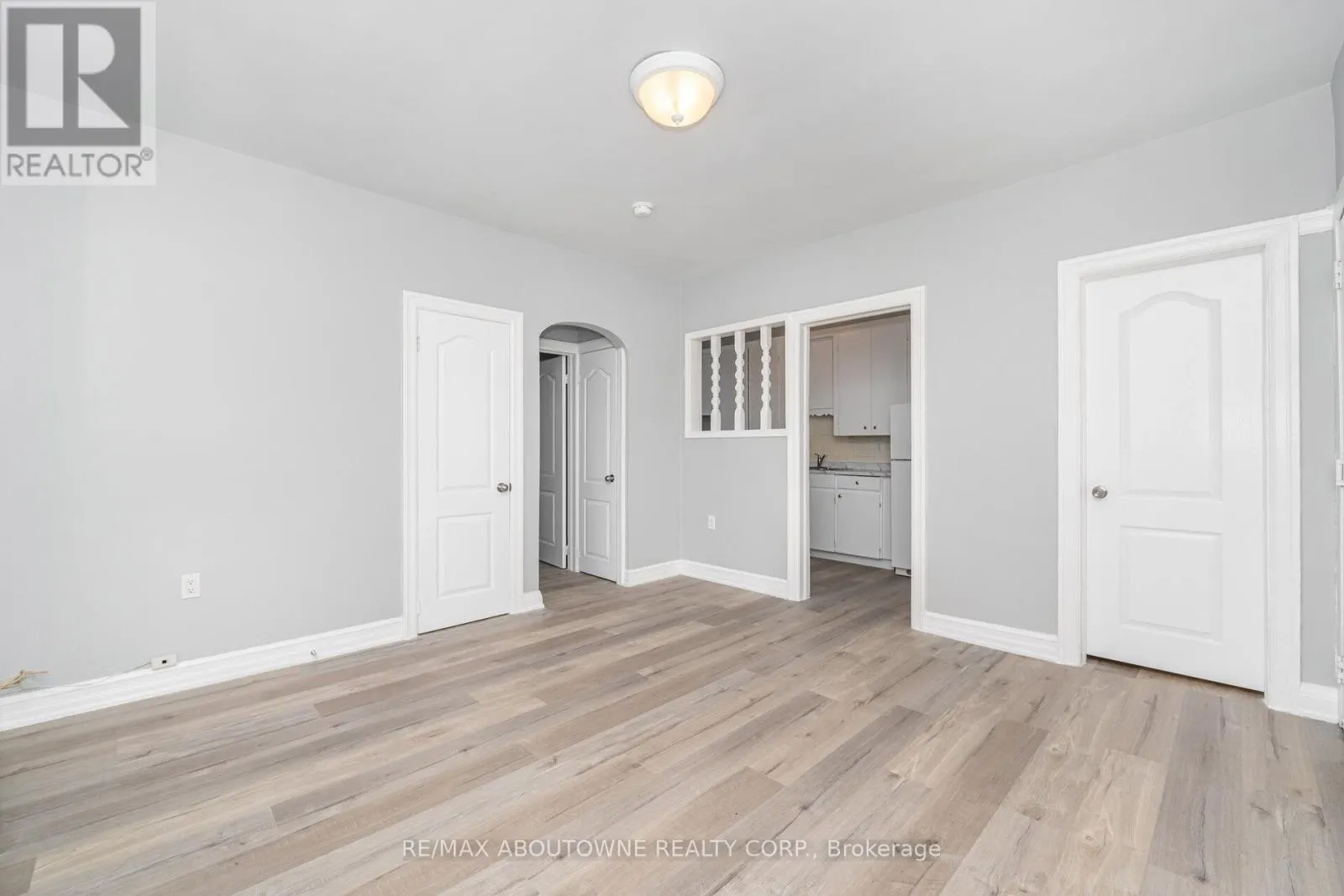 3 - 486 HOLTBY AVENUE