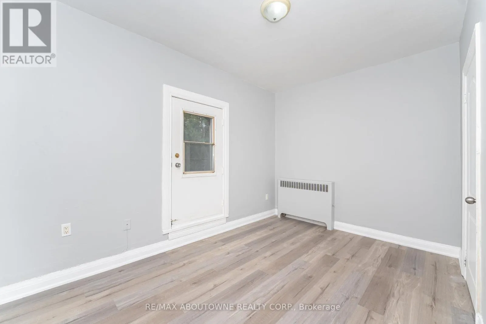 3 - 486 HOLTBY AVENUE