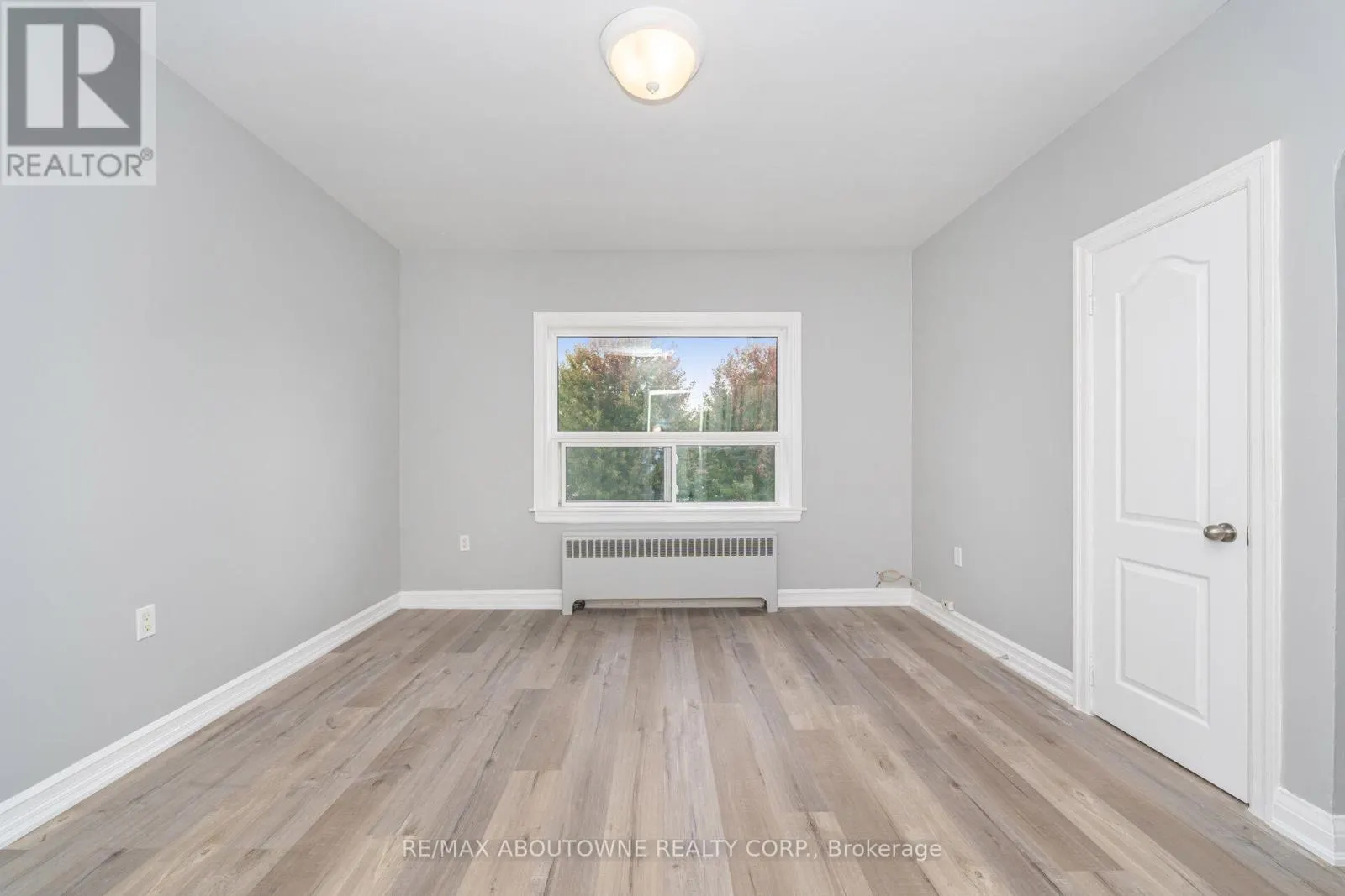 3 - 486 HOLTBY AVENUE