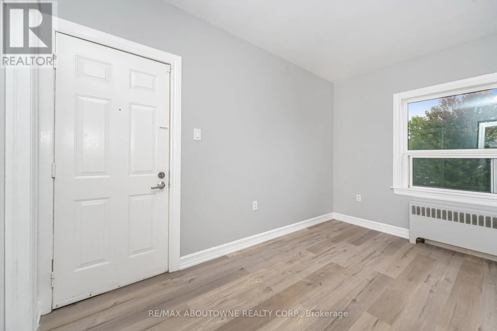 3 - 486 HOLTBY AVENUE
