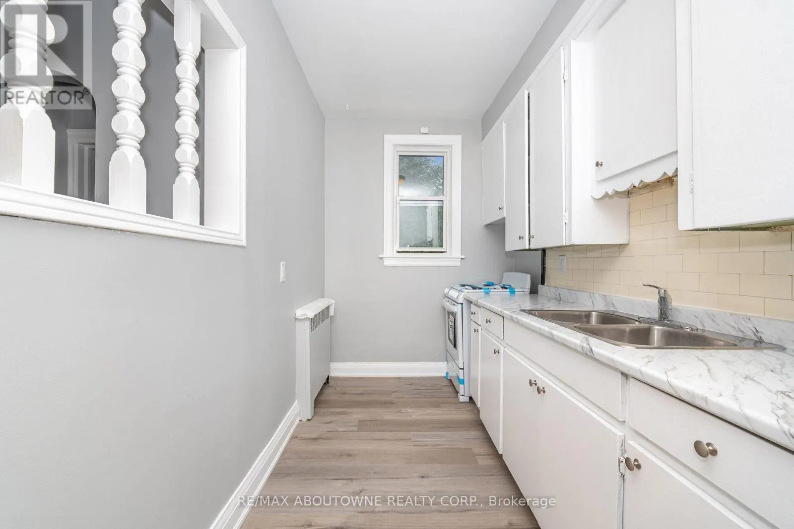3 - 486 HOLTBY AVENUE
