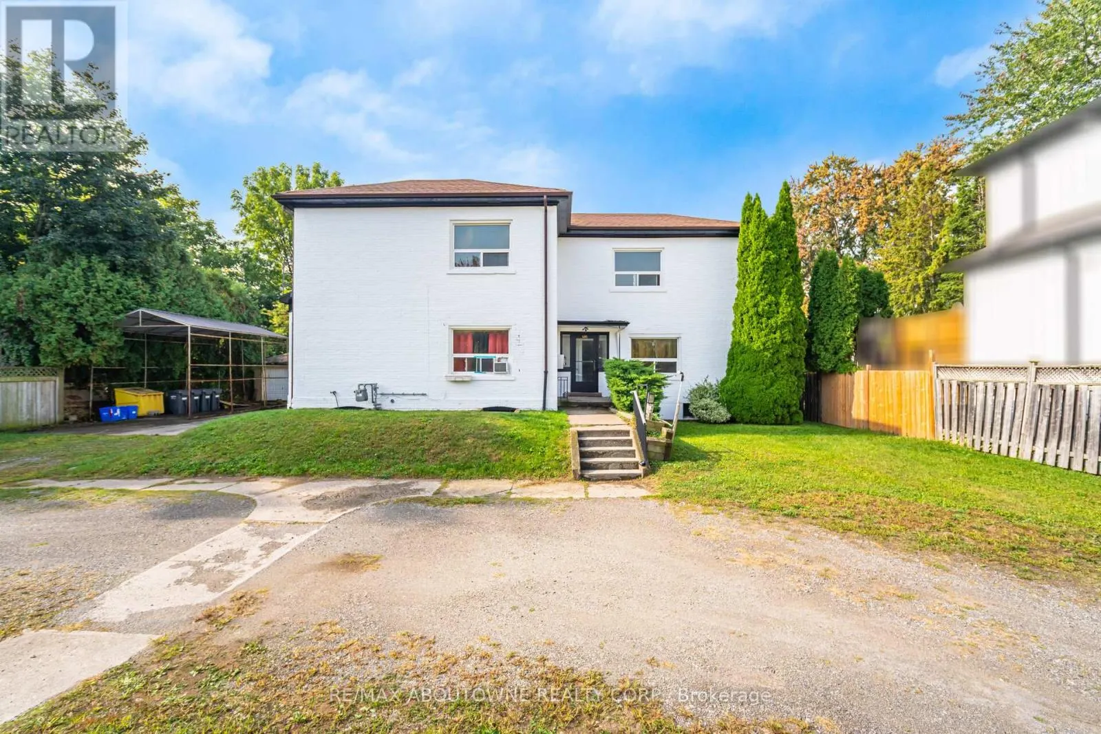 3 - 486 HOLTBY AVENUE