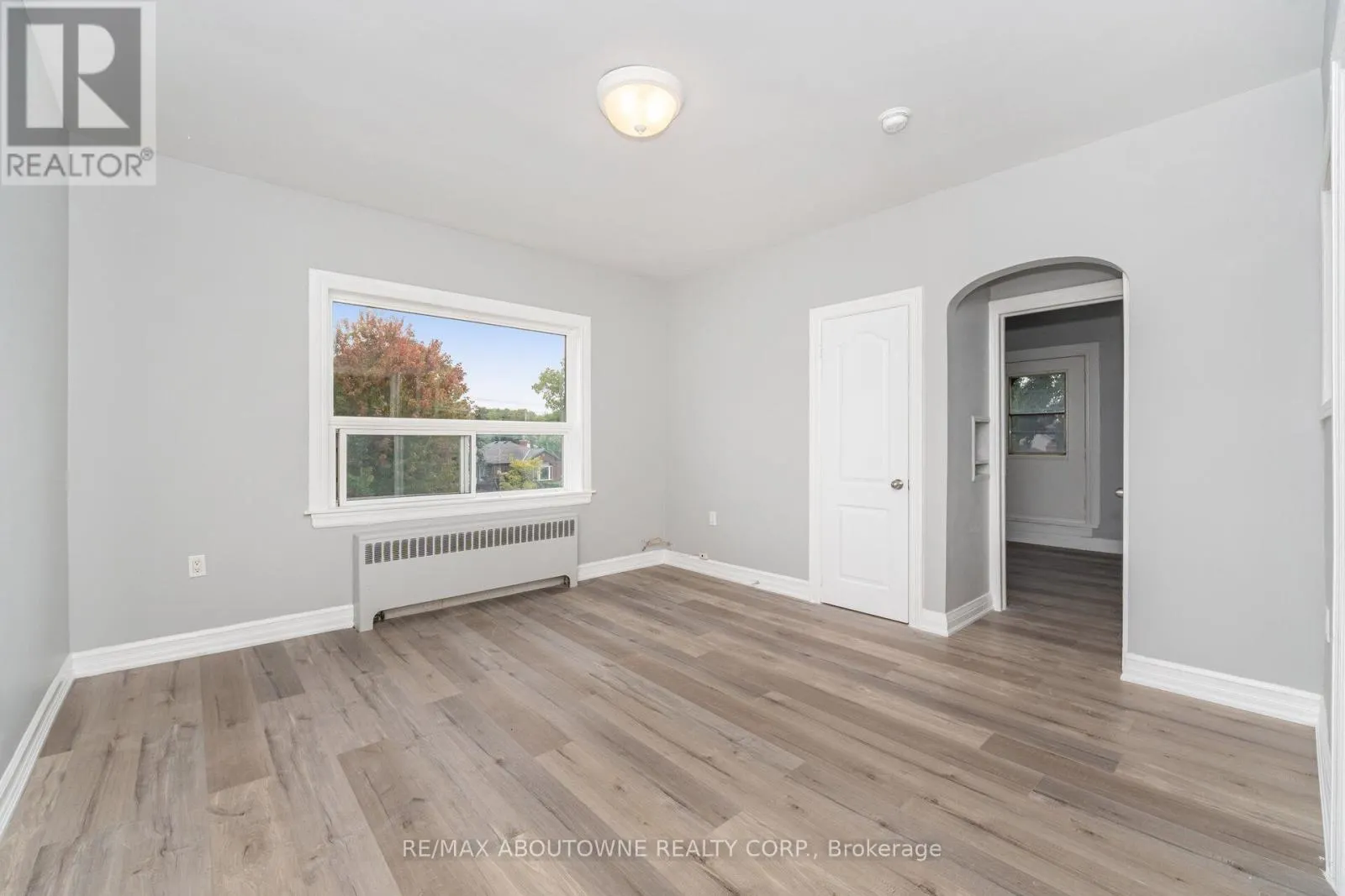 3 - 486 HOLTBY AVENUE
