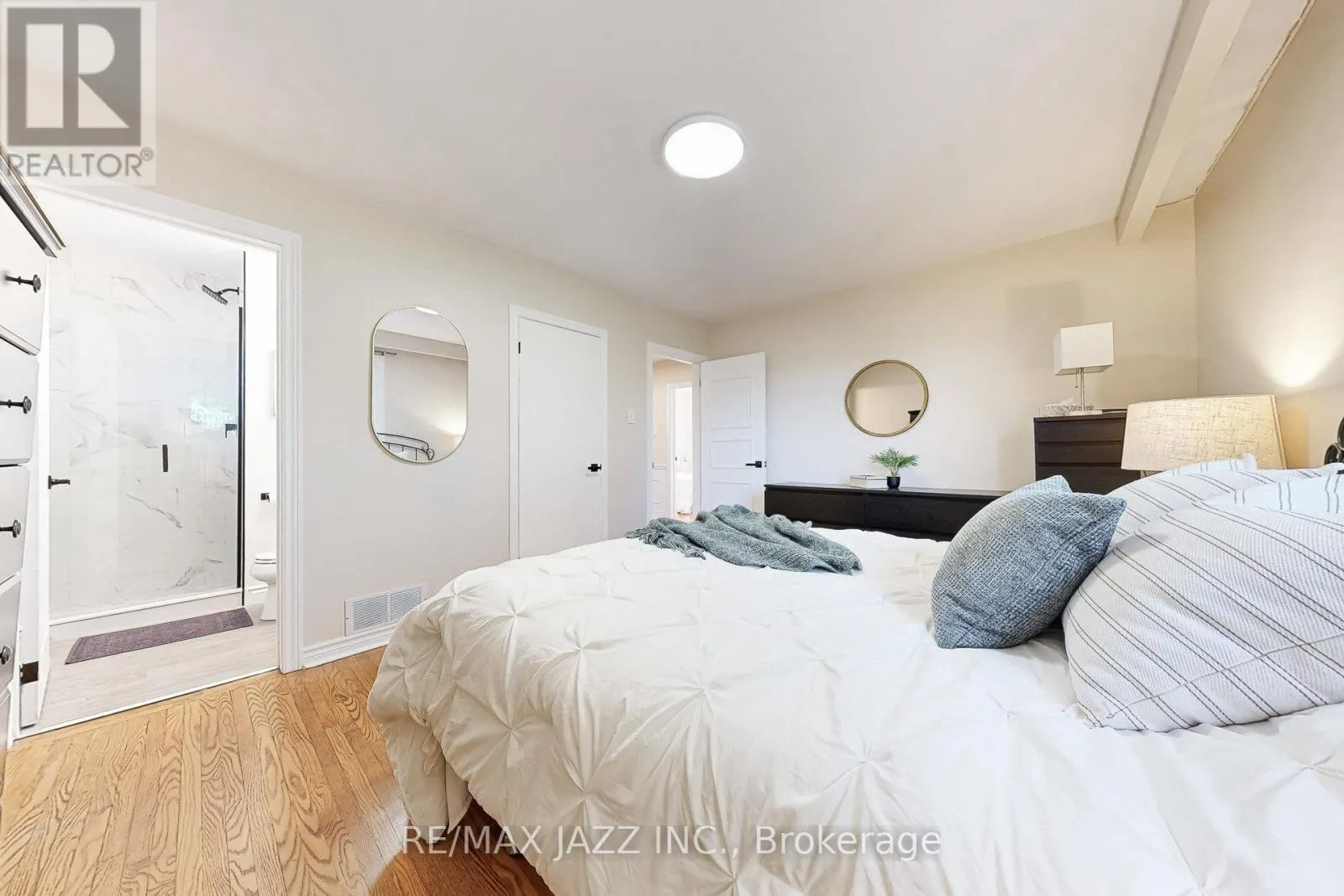 43 KINGSBOROUGH CRESCENT