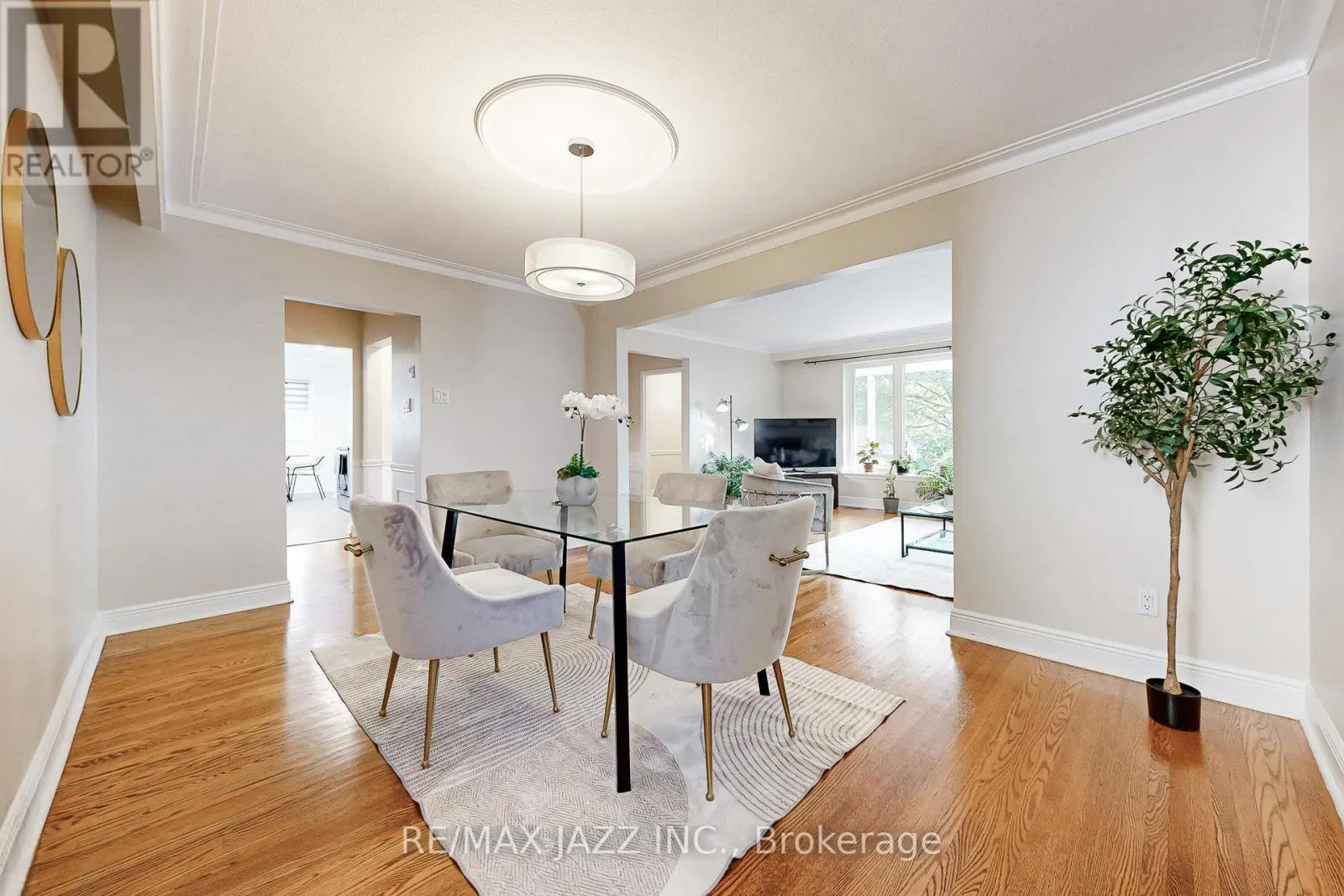 43 KINGSBOROUGH CRESCENT