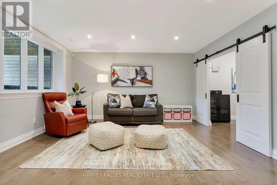 4673 DUNDAS STREET W
