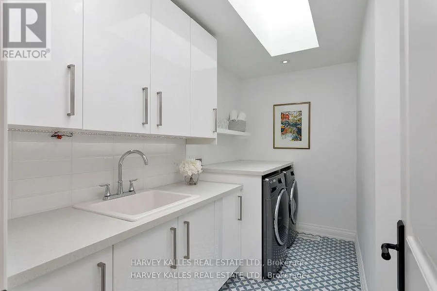 4673 DUNDAS STREET W