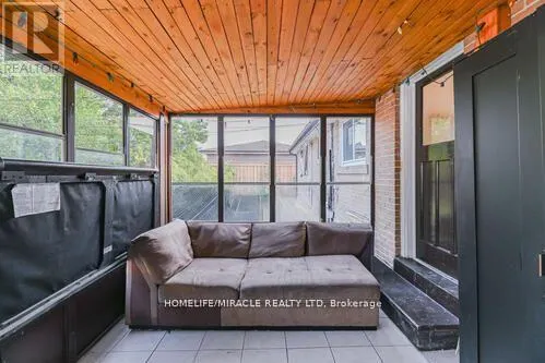 6 BEECHWOOD CRESCENT