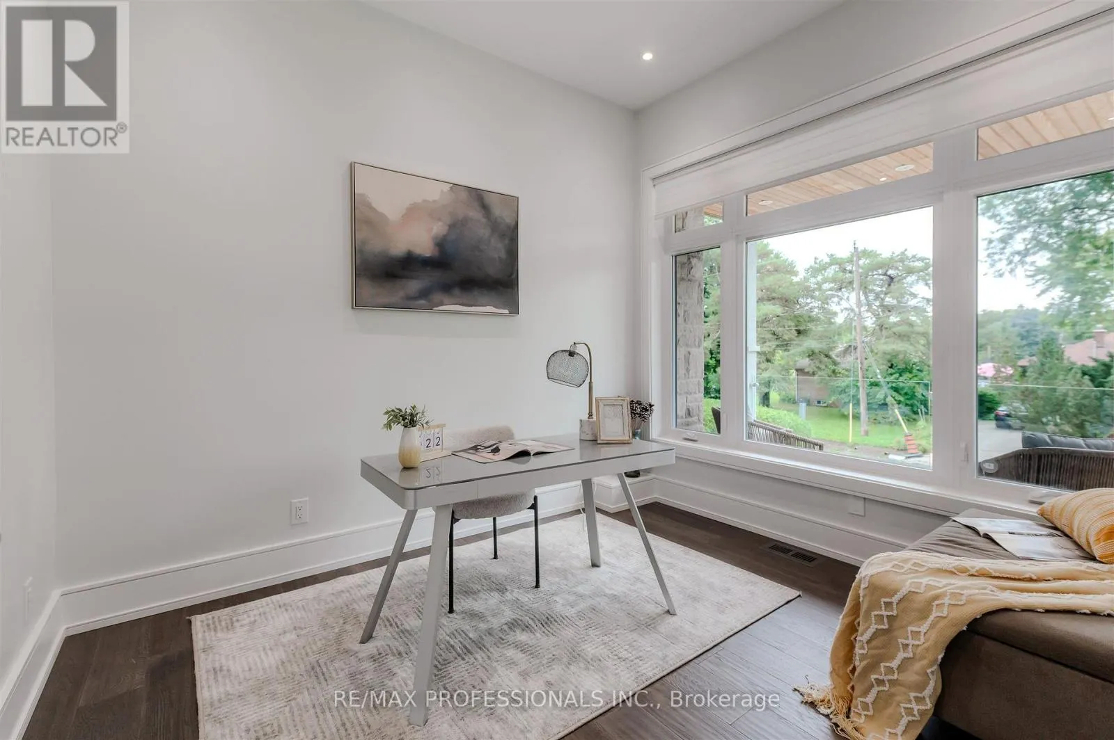 4 DUNROBIN DRIVE