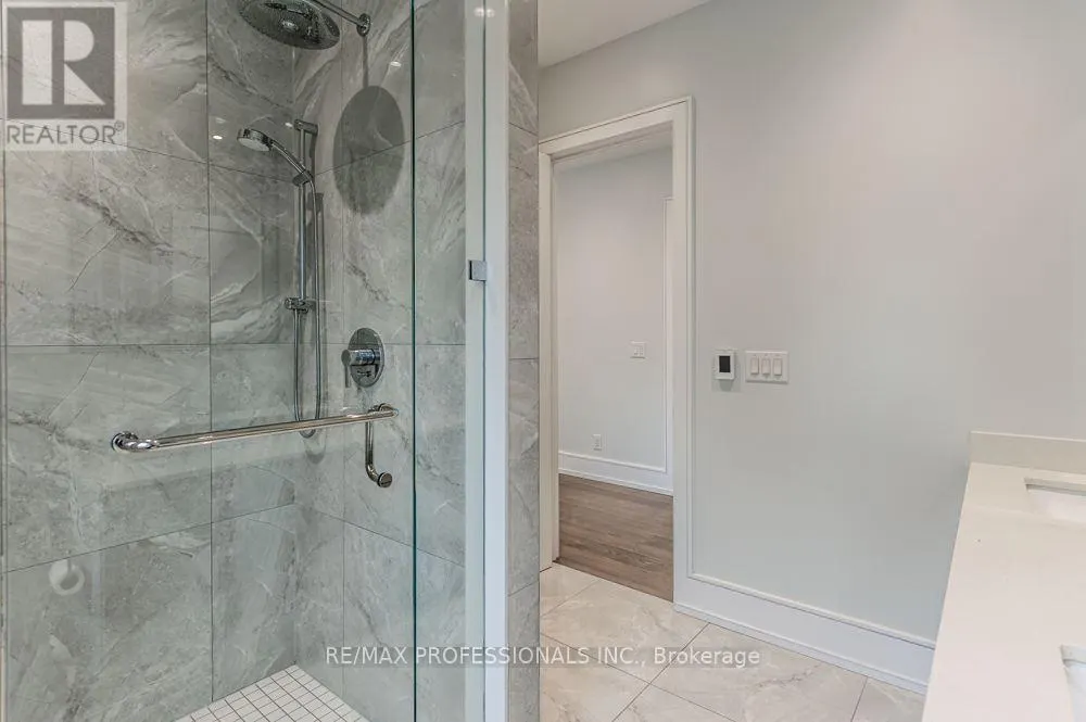4 DUNROBIN DRIVE