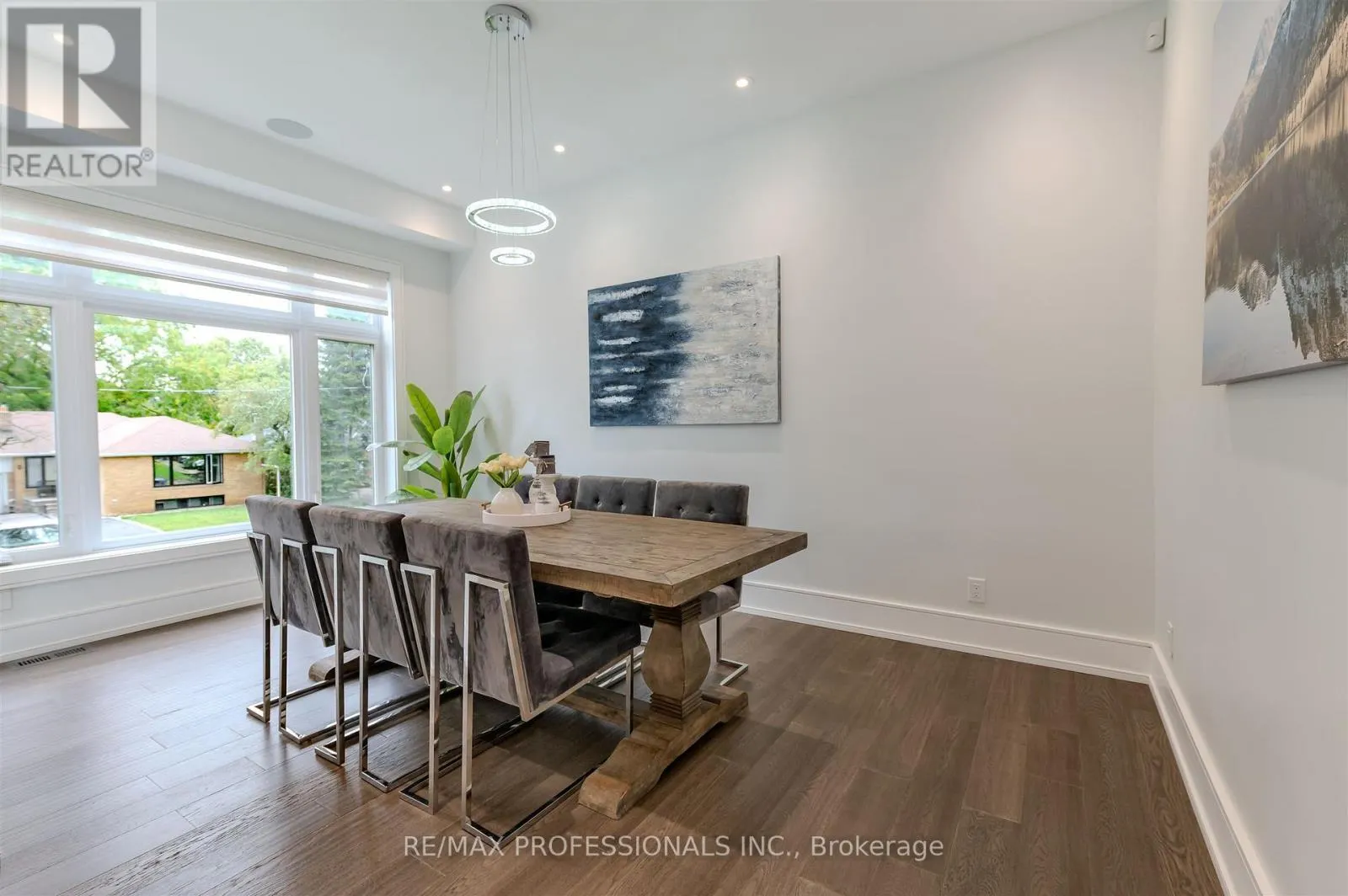 4 DUNROBIN DRIVE