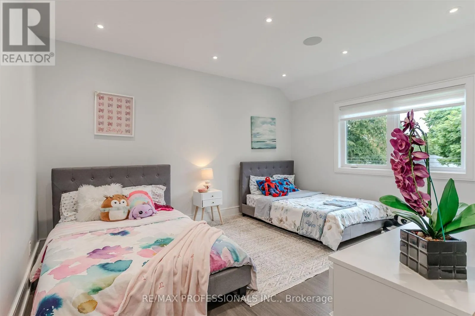 4 DUNROBIN DRIVE