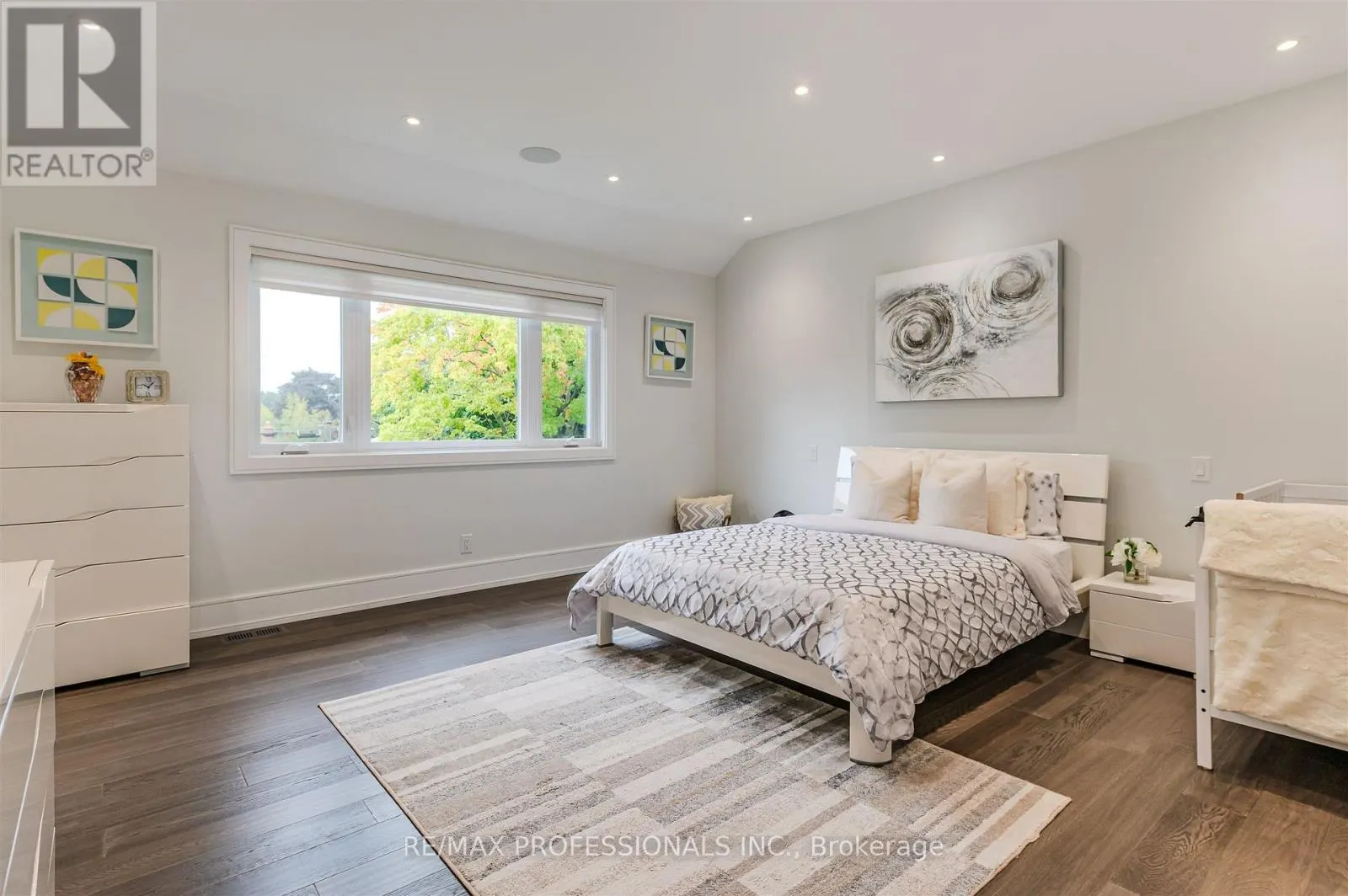 4 DUNROBIN DRIVE
