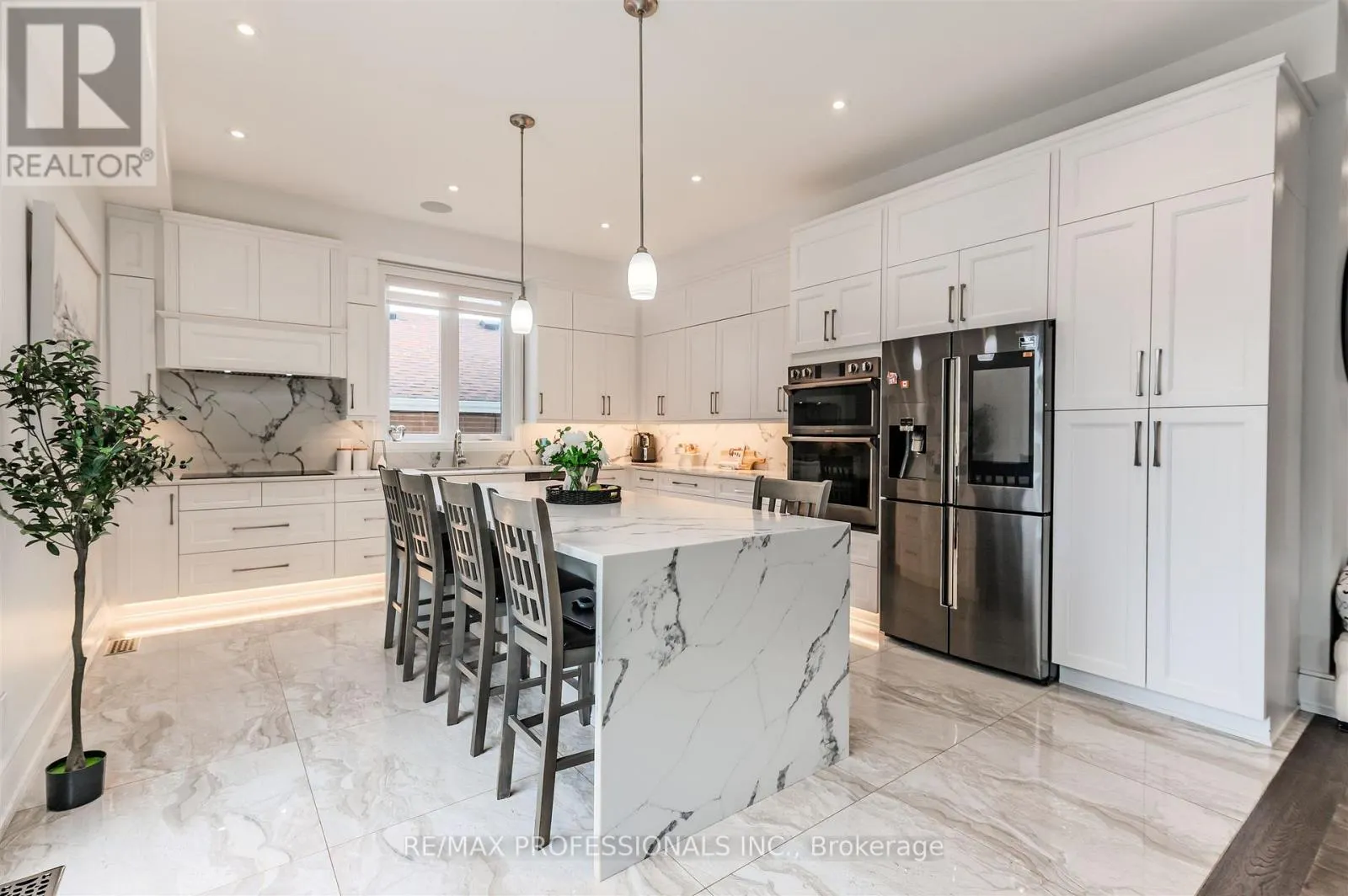 4 DUNROBIN DRIVE