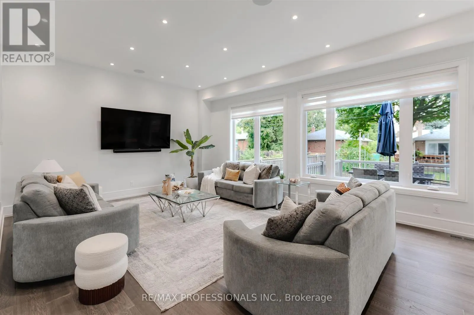 4 DUNROBIN DRIVE