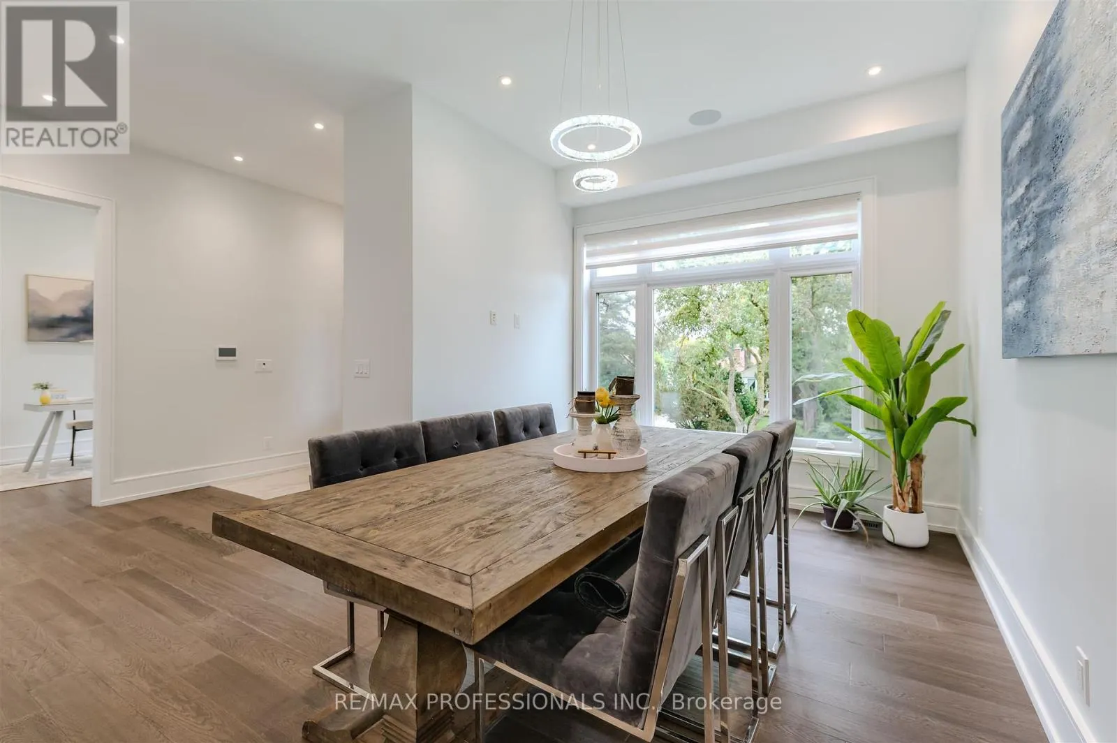 4 DUNROBIN DRIVE