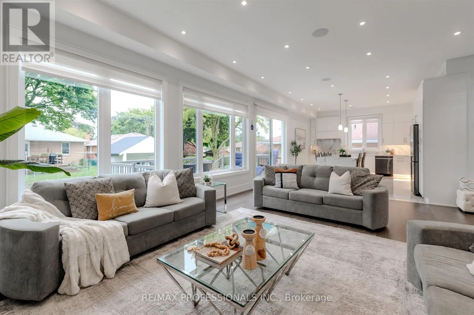 4 DUNROBIN DRIVE