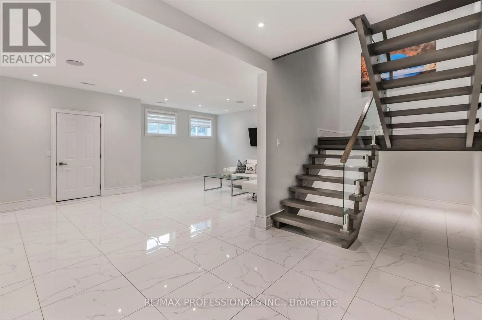 4 DUNROBIN DRIVE