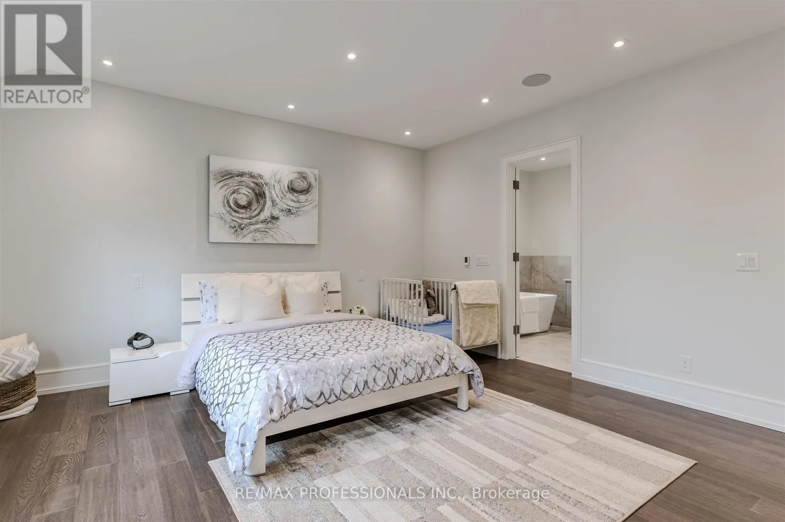 4 DUNROBIN DRIVE