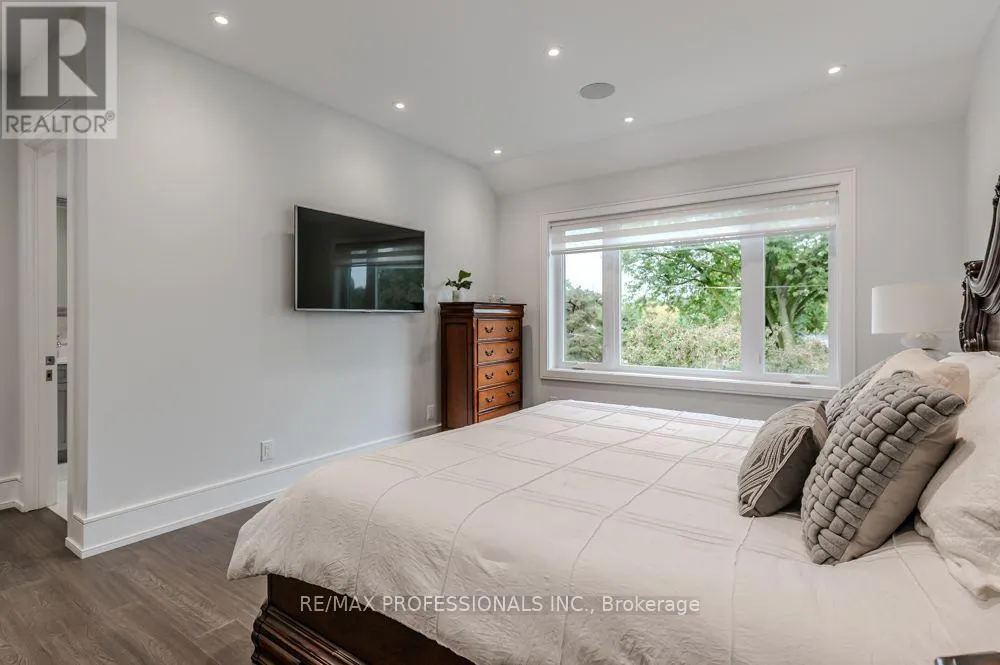4 DUNROBIN DRIVE