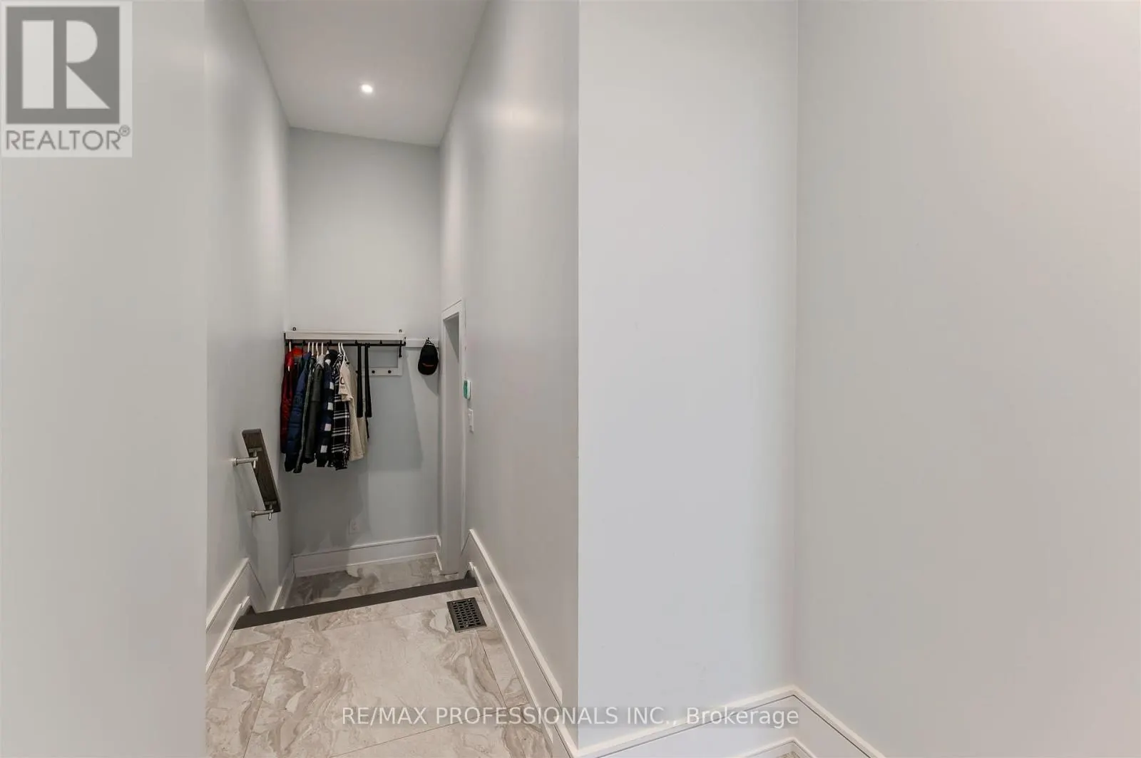 4 DUNROBIN DRIVE
