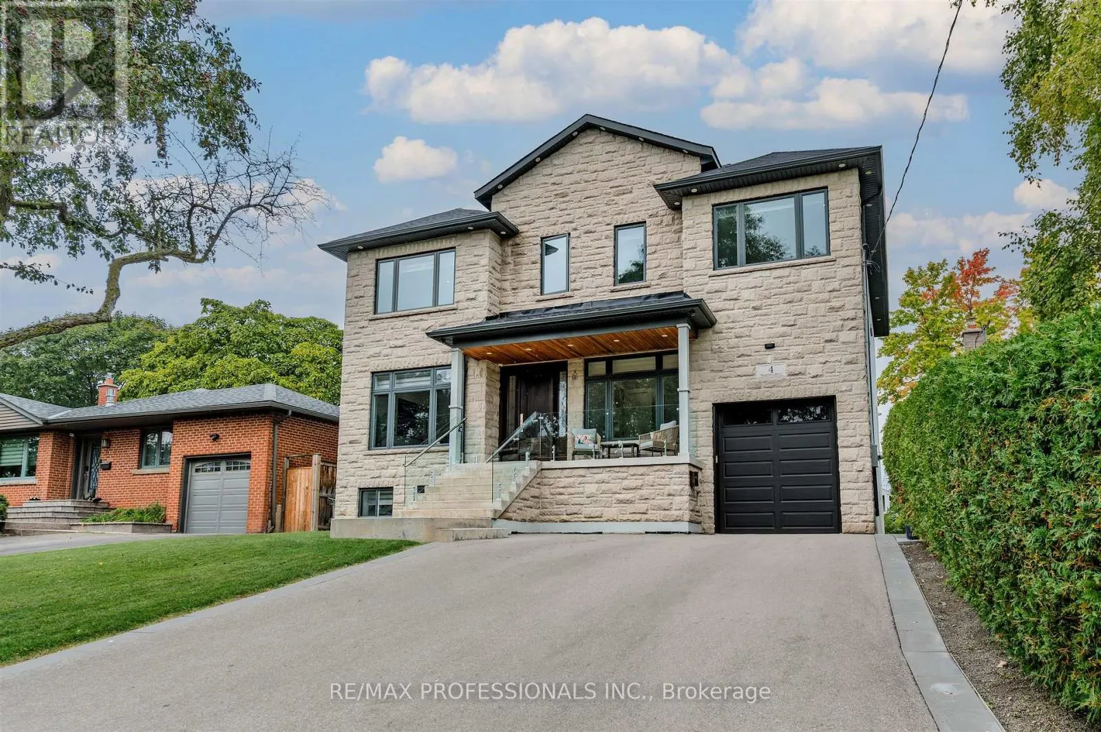 4 DUNROBIN DRIVE
