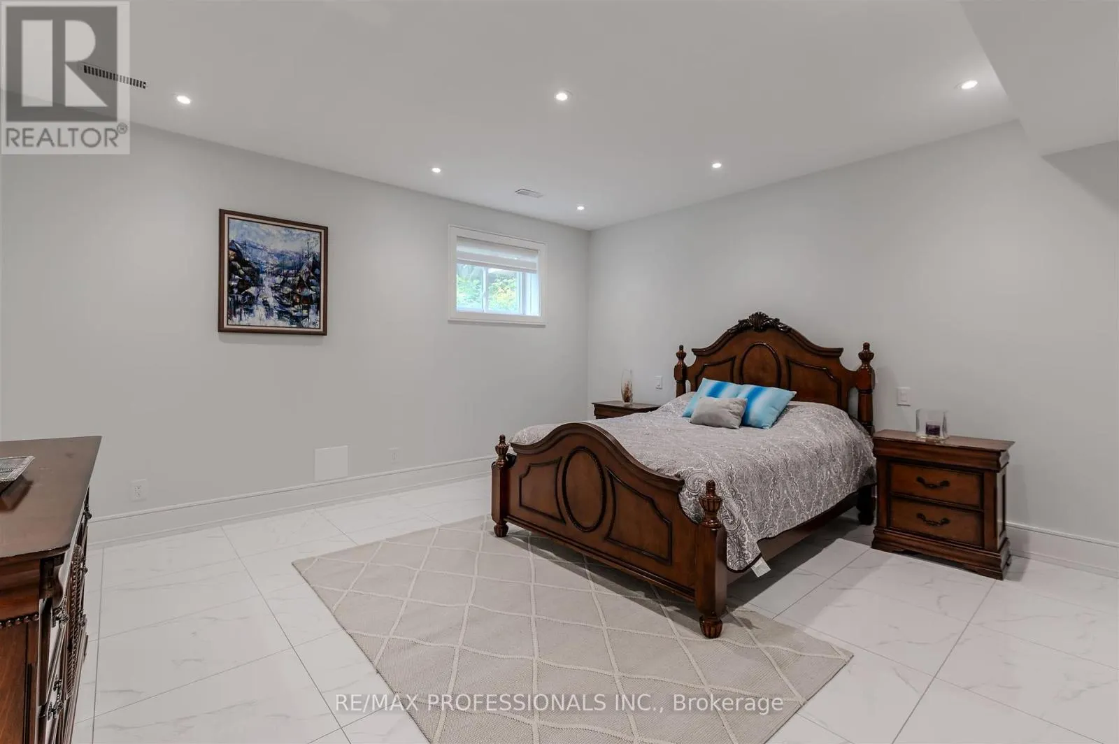 4 DUNROBIN DRIVE