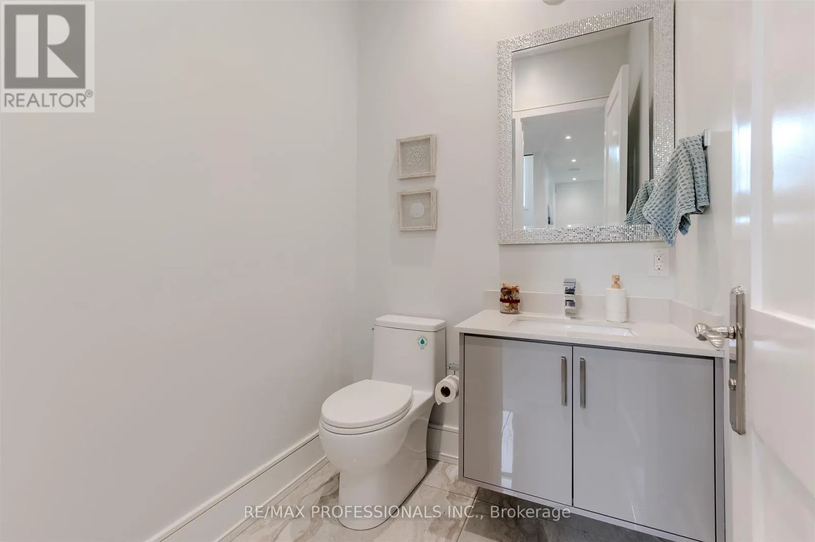 4 DUNROBIN DRIVE