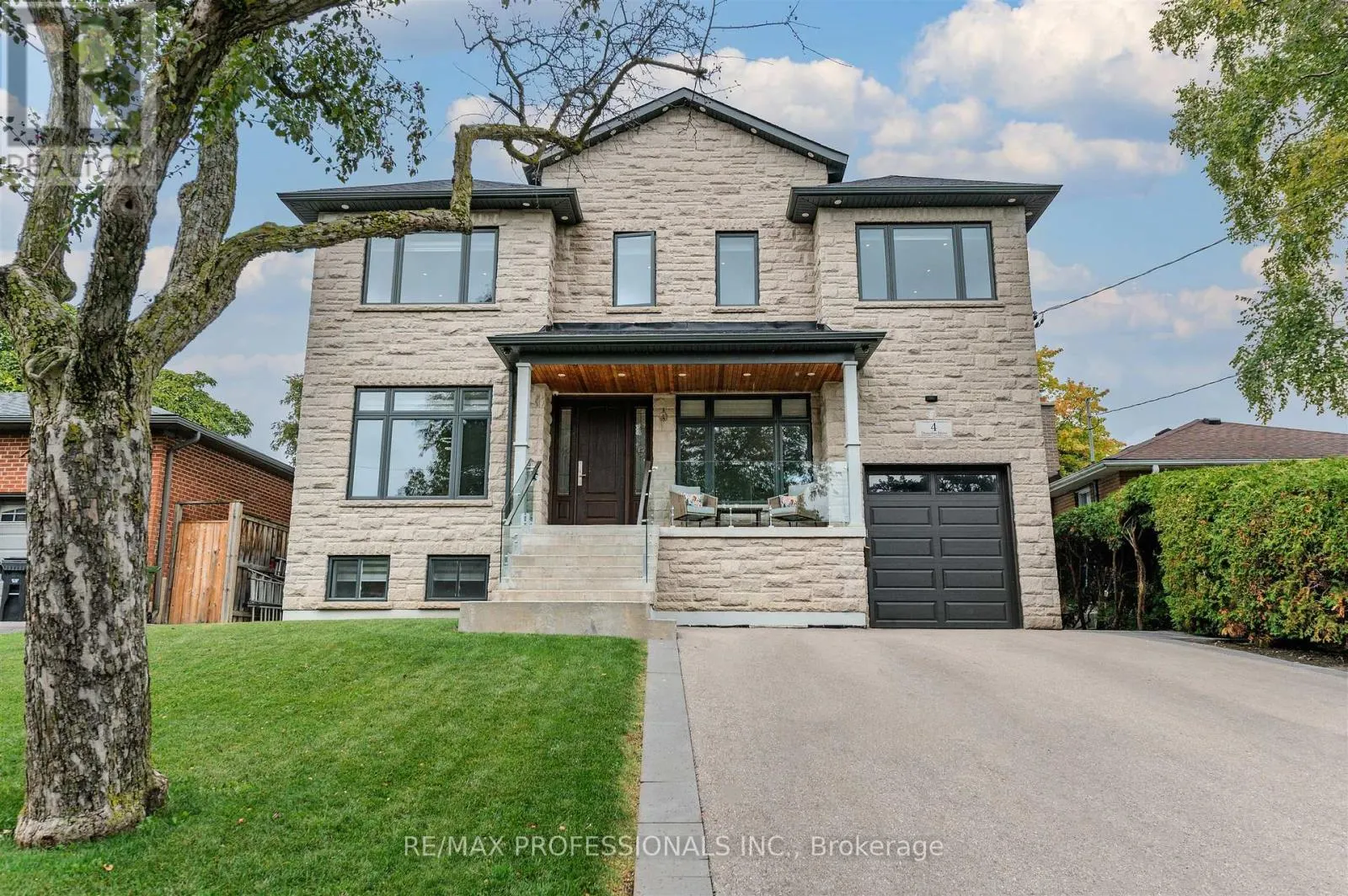 4 DUNROBIN DRIVE