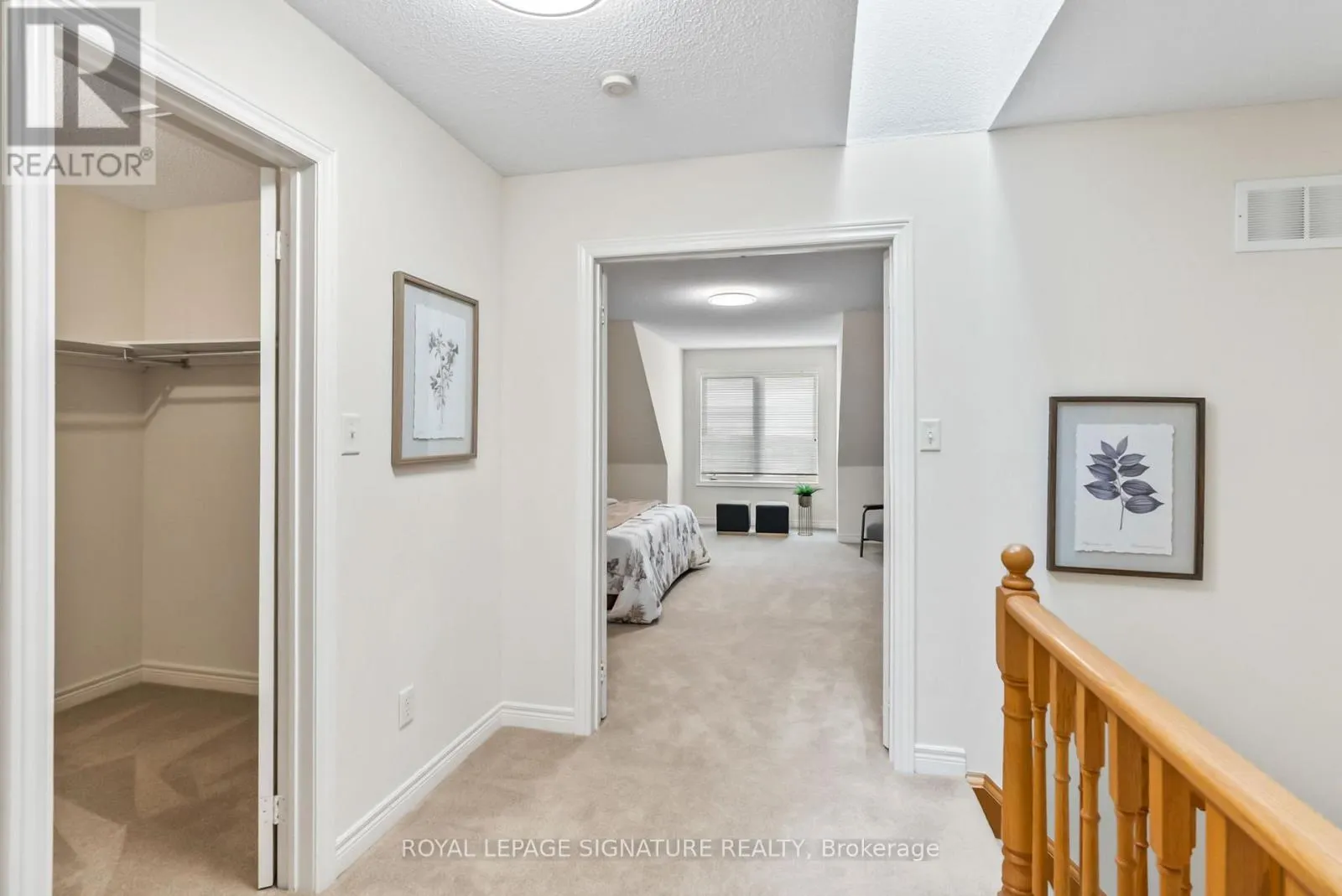 25 - 800 DUNDAS STREET W
