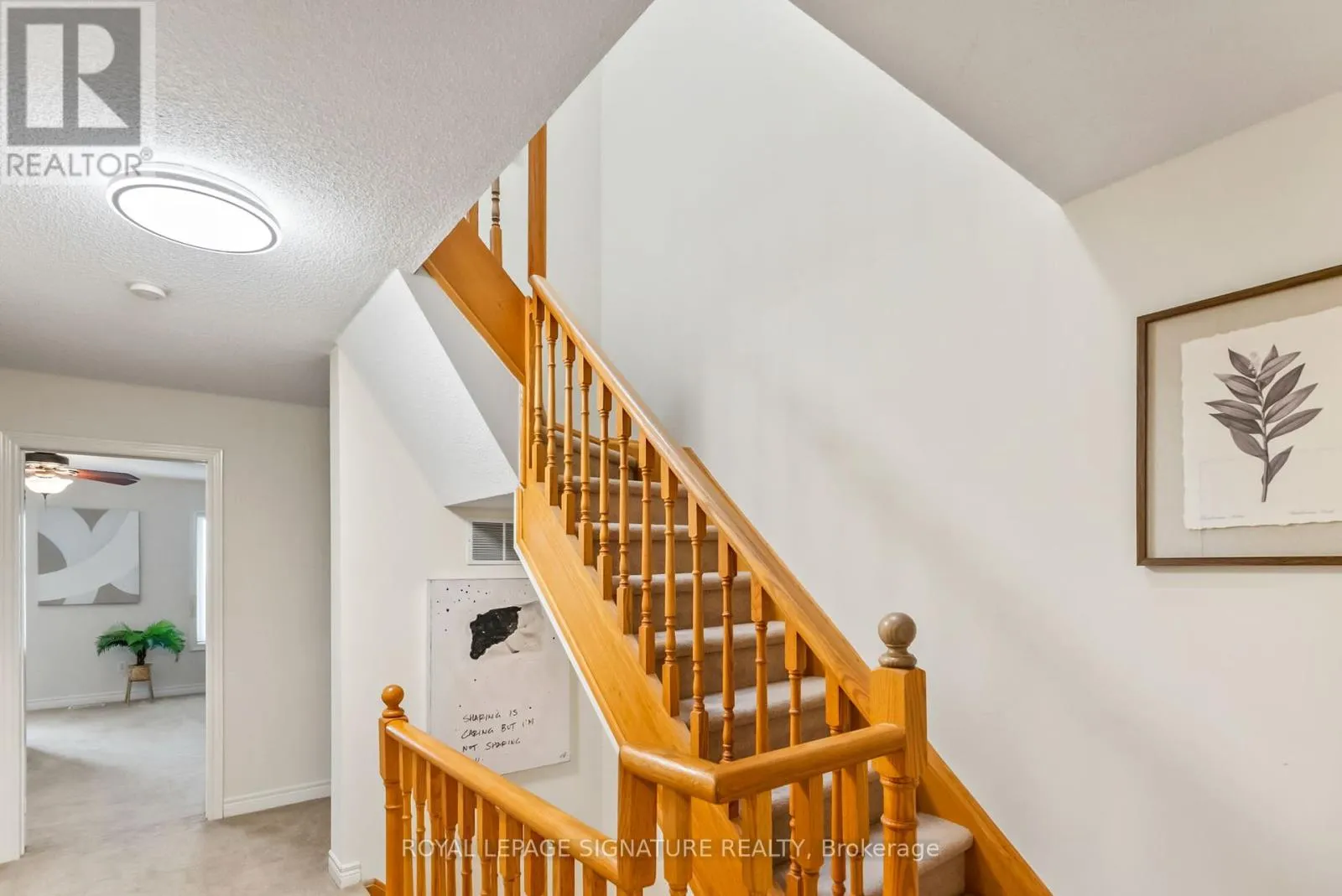 25 - 800 DUNDAS STREET W