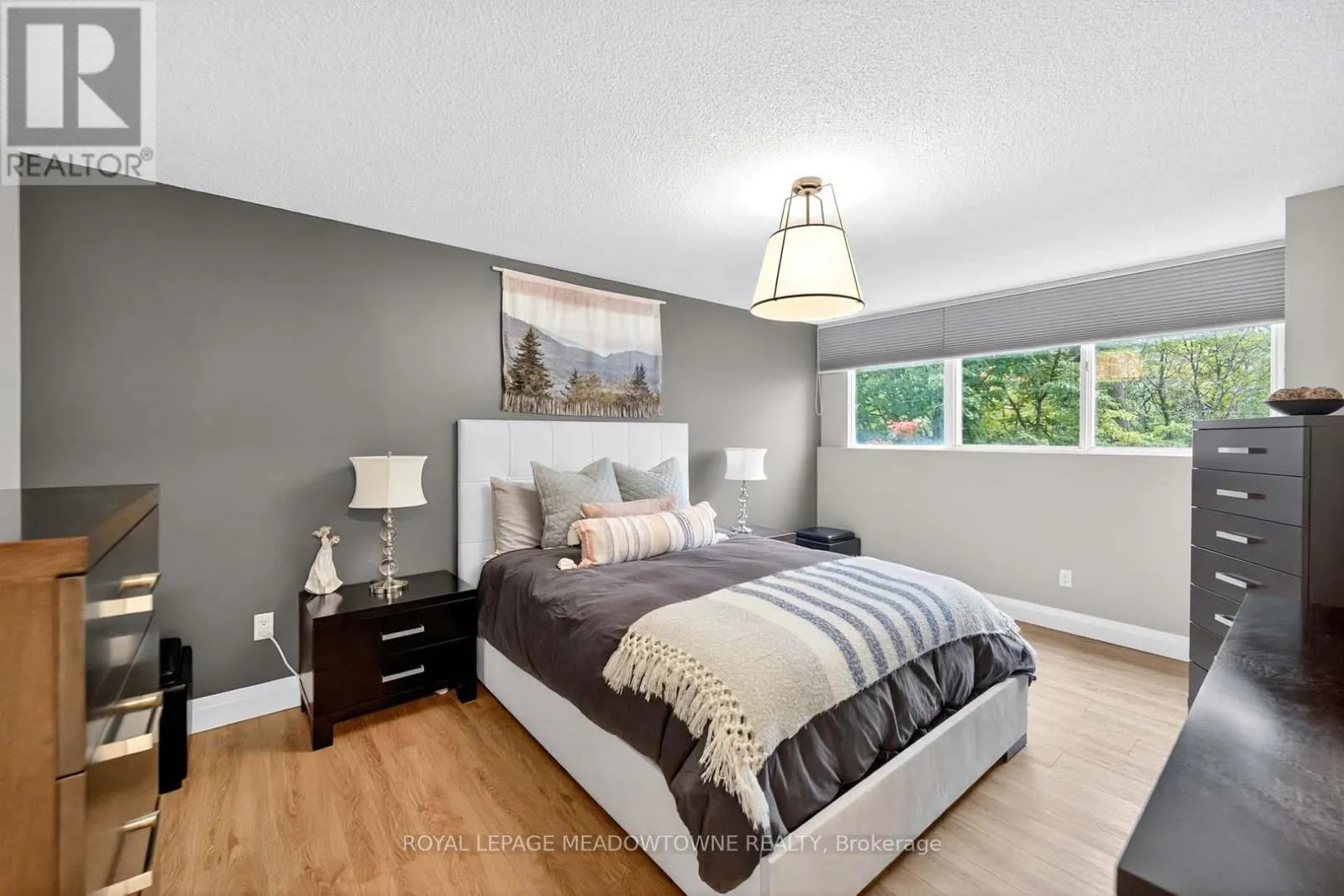102 - 3695 KANEFF CRESCENT