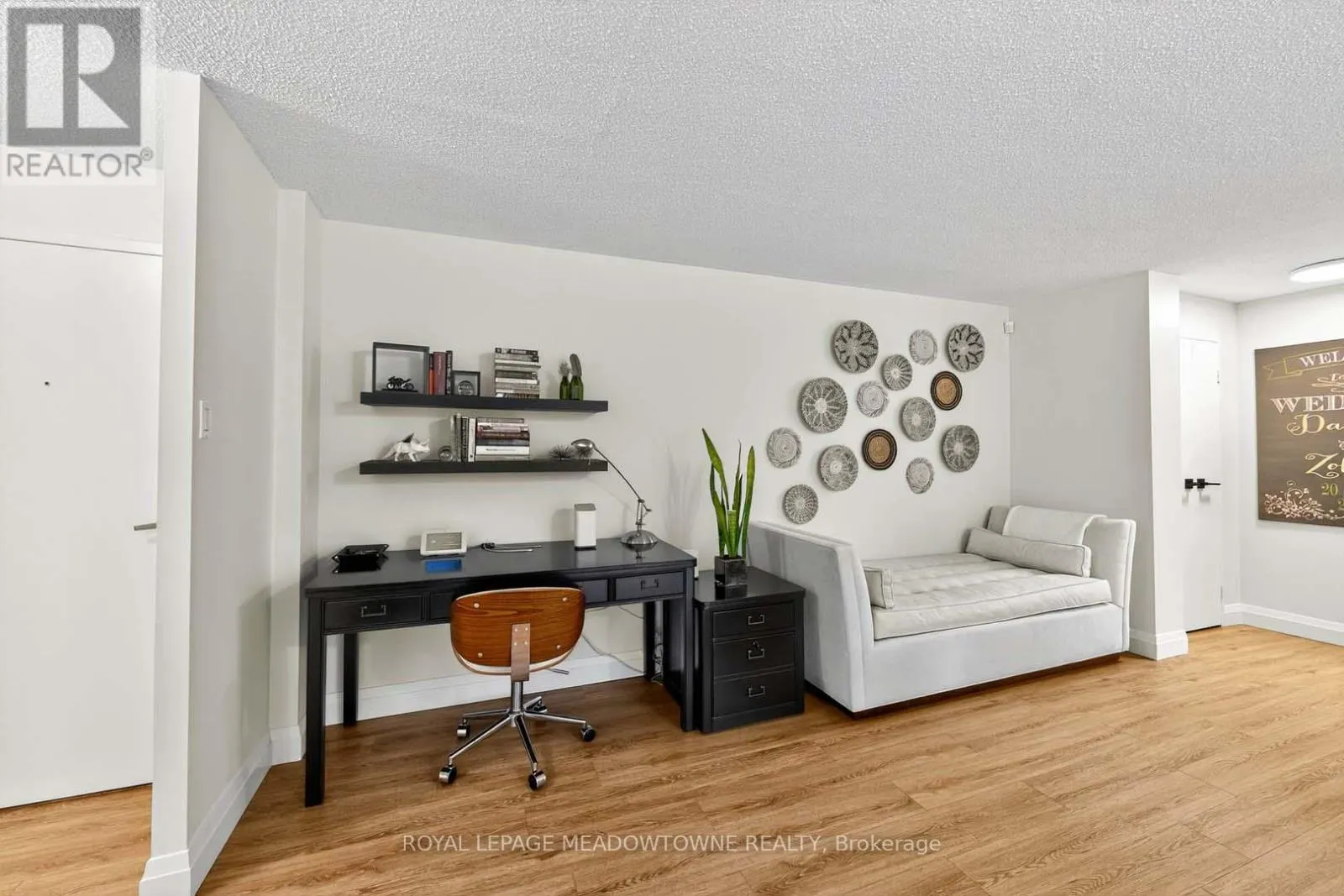 102 - 3695 KANEFF CRESCENT