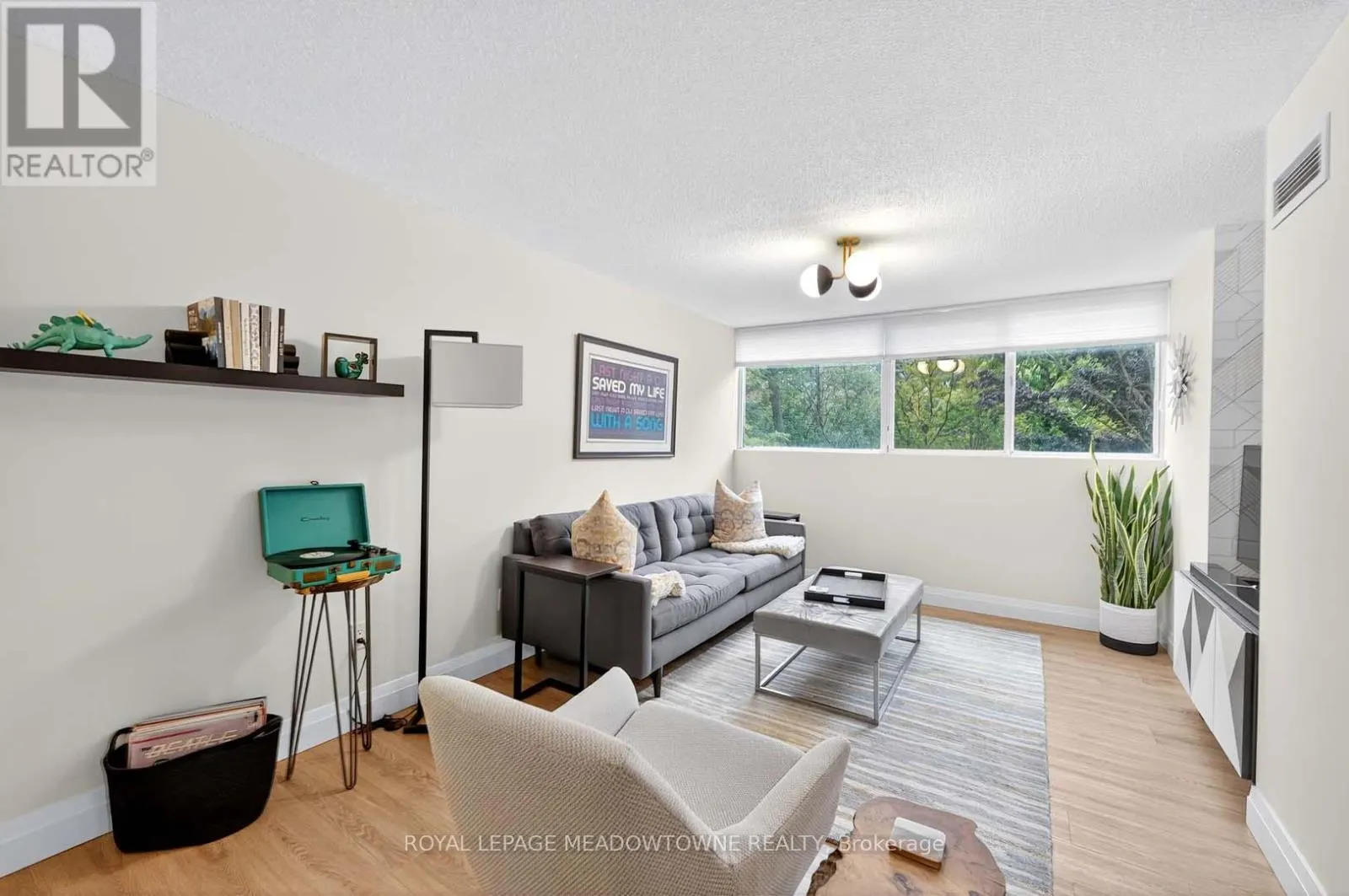 102 - 3695 KANEFF CRESCENT