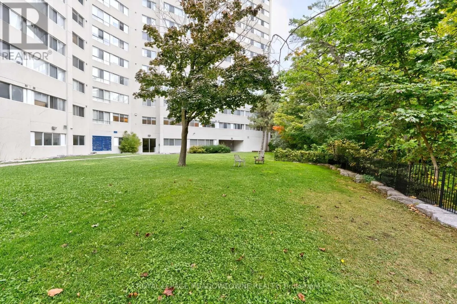 102 - 3695 KANEFF CRESCENT