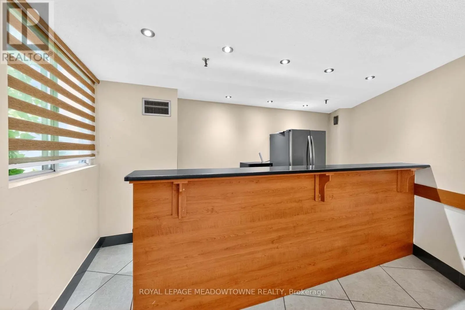 102 - 3695 KANEFF CRESCENT