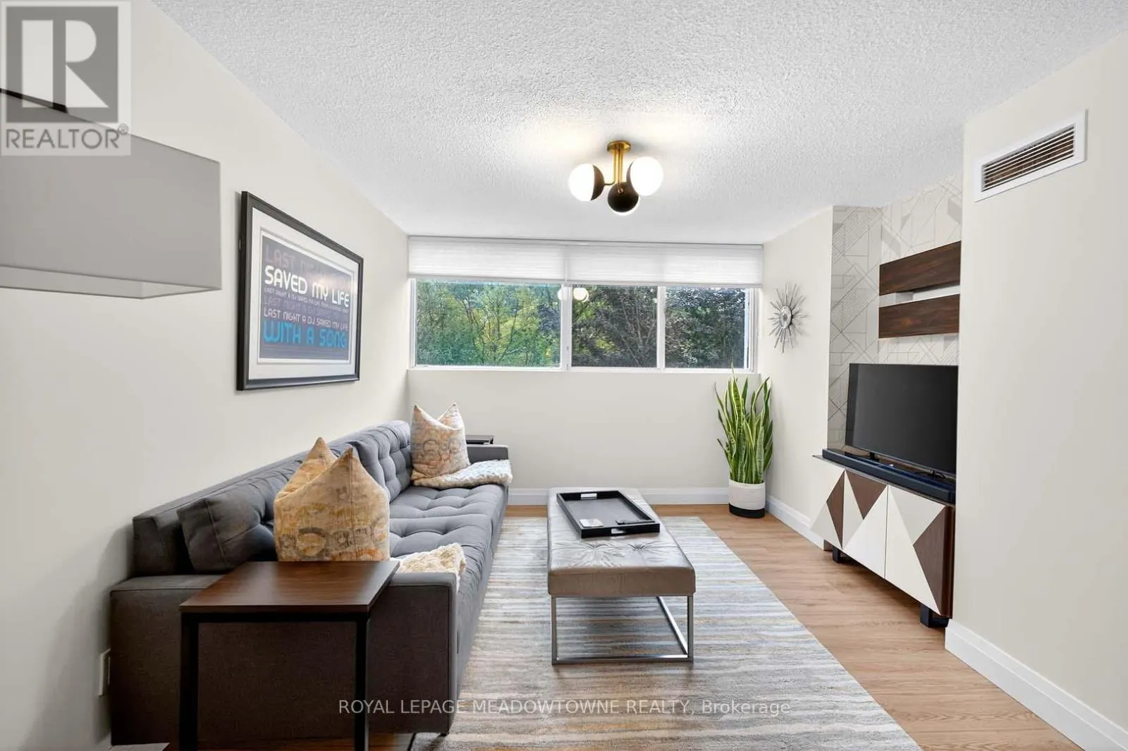 102 - 3695 KANEFF CRESCENT