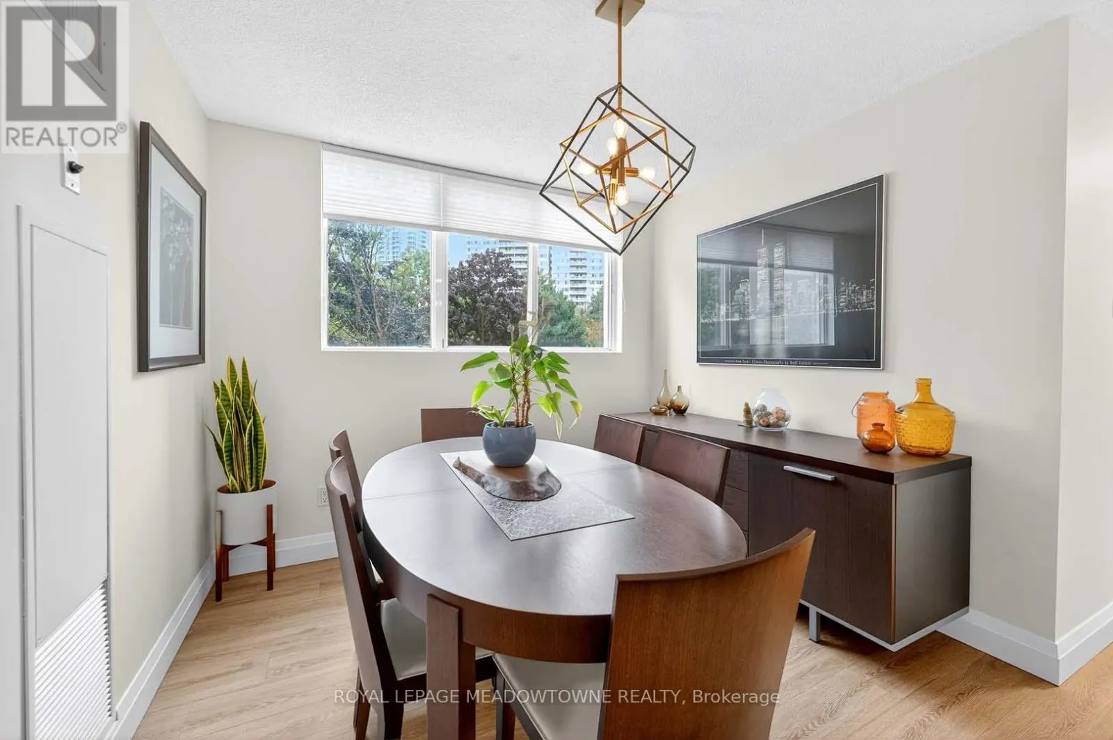 102 - 3695 KANEFF CRESCENT