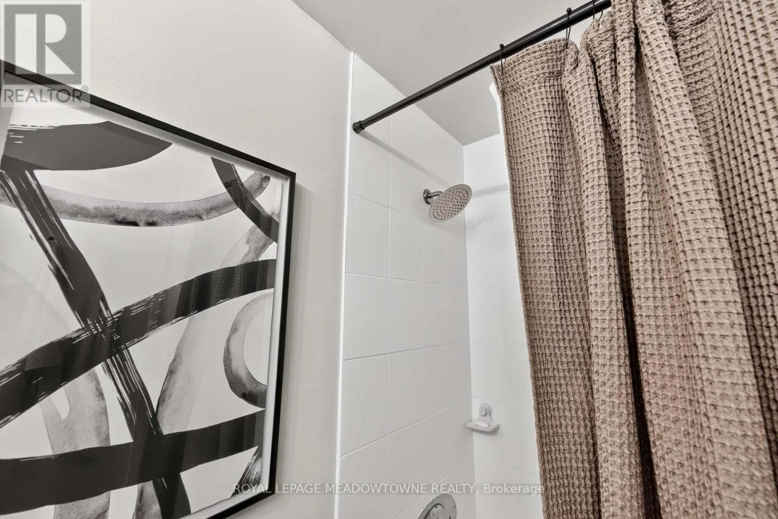102 - 3695 KANEFF CRESCENT