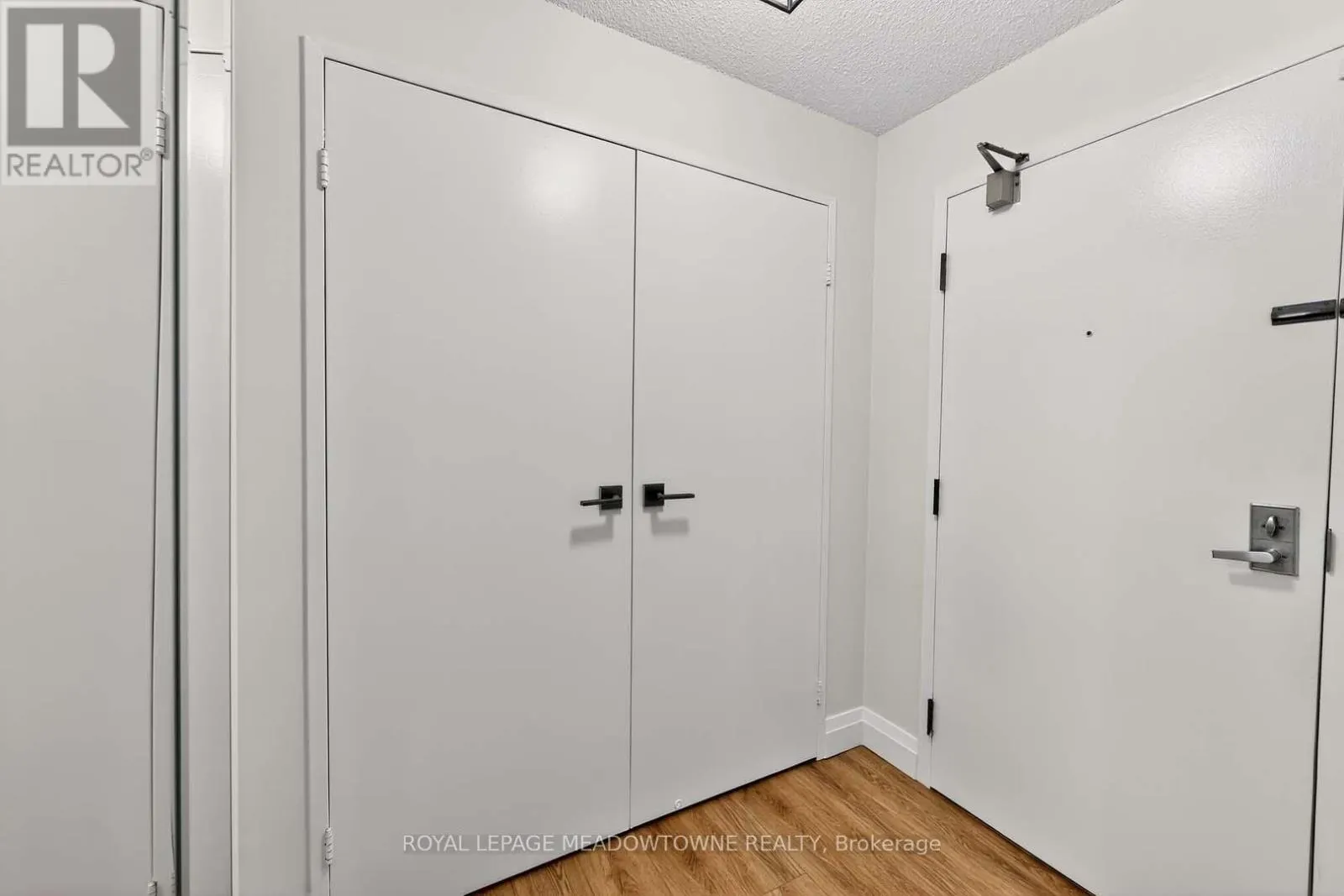 102 - 3695 KANEFF CRESCENT
