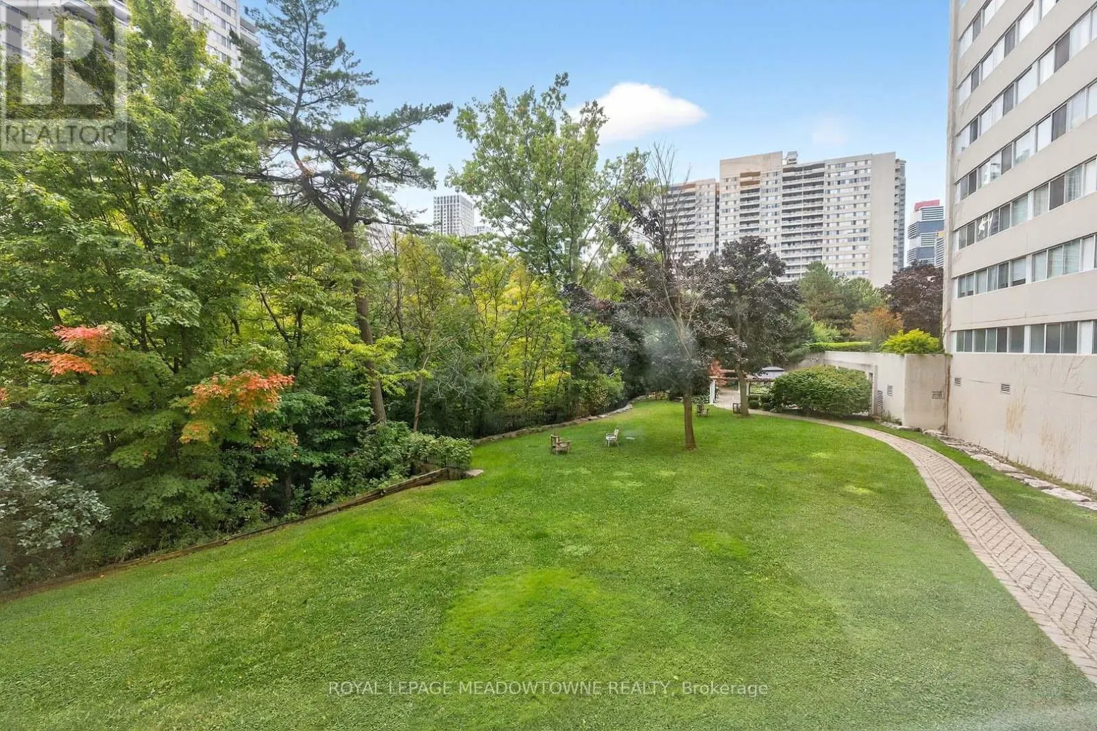 102 - 3695 KANEFF CRESCENT