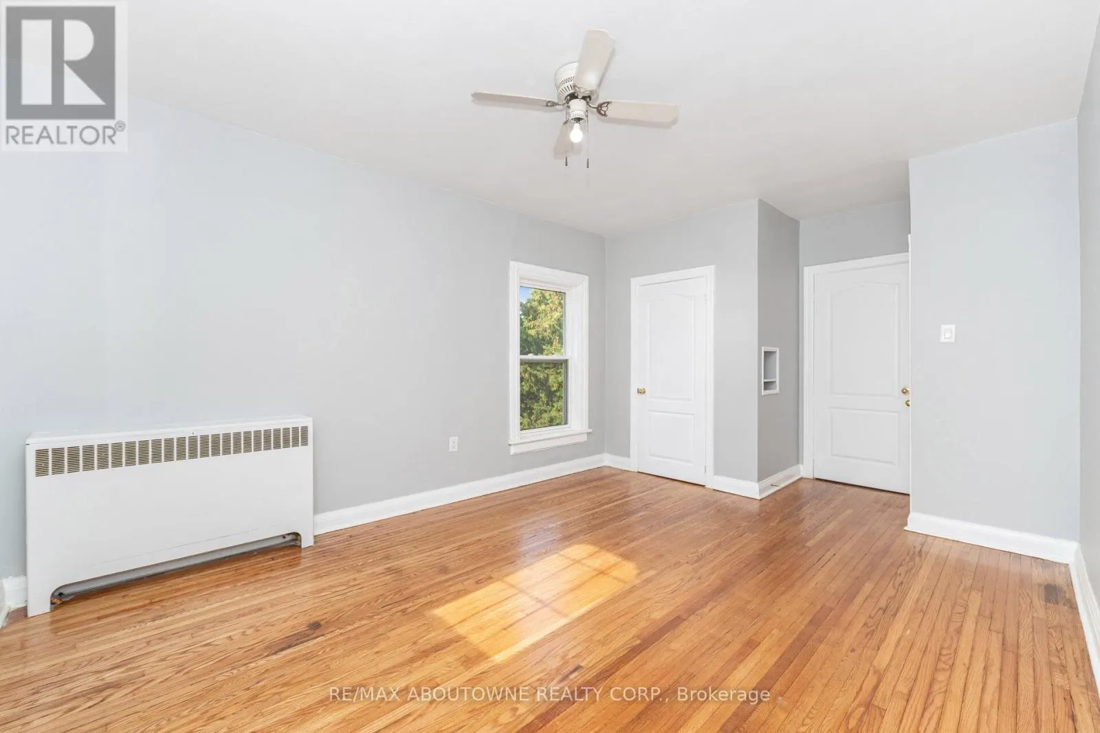 4 - 486 HOLTBY AVENUE