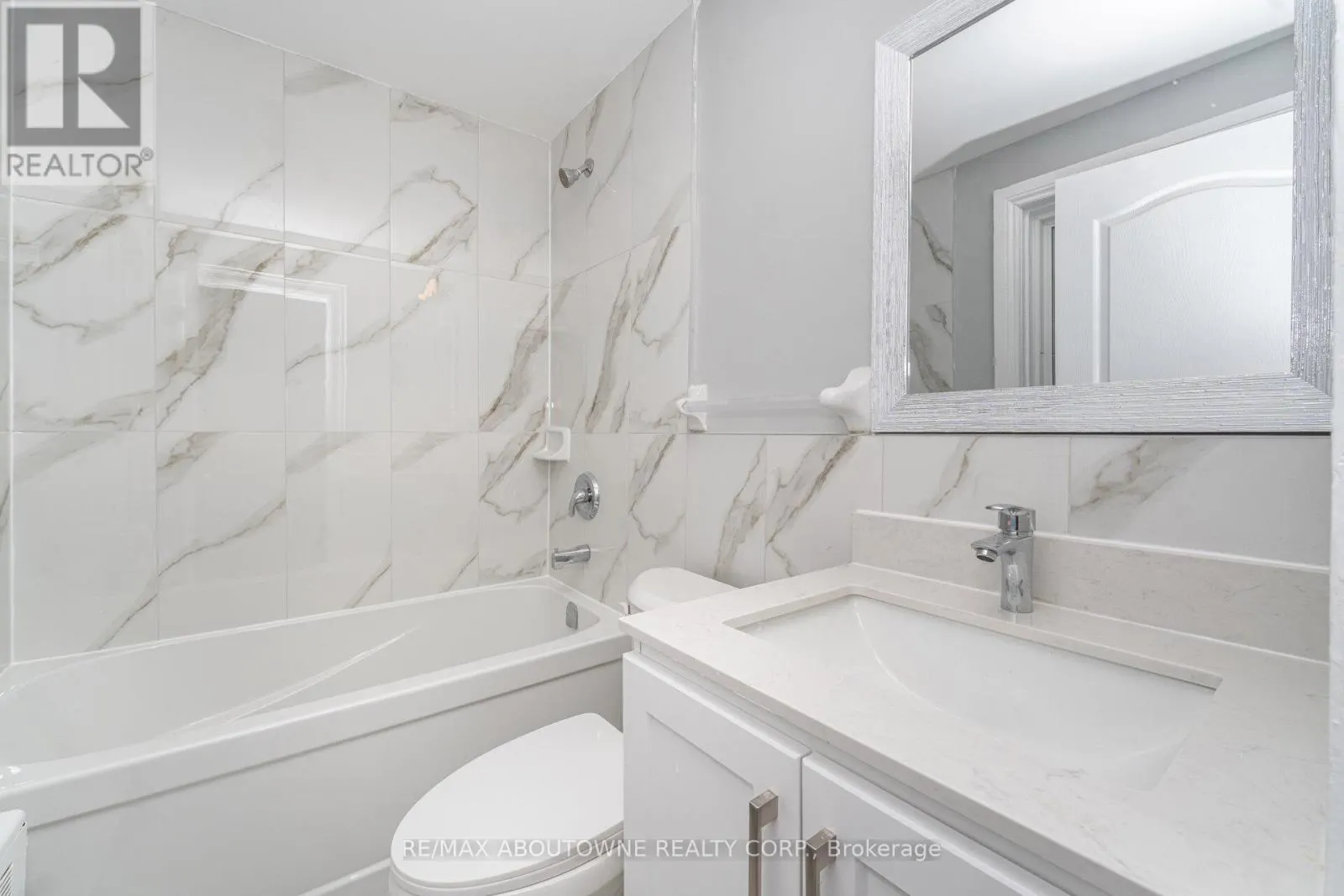 4 - 486 HOLTBY AVENUE