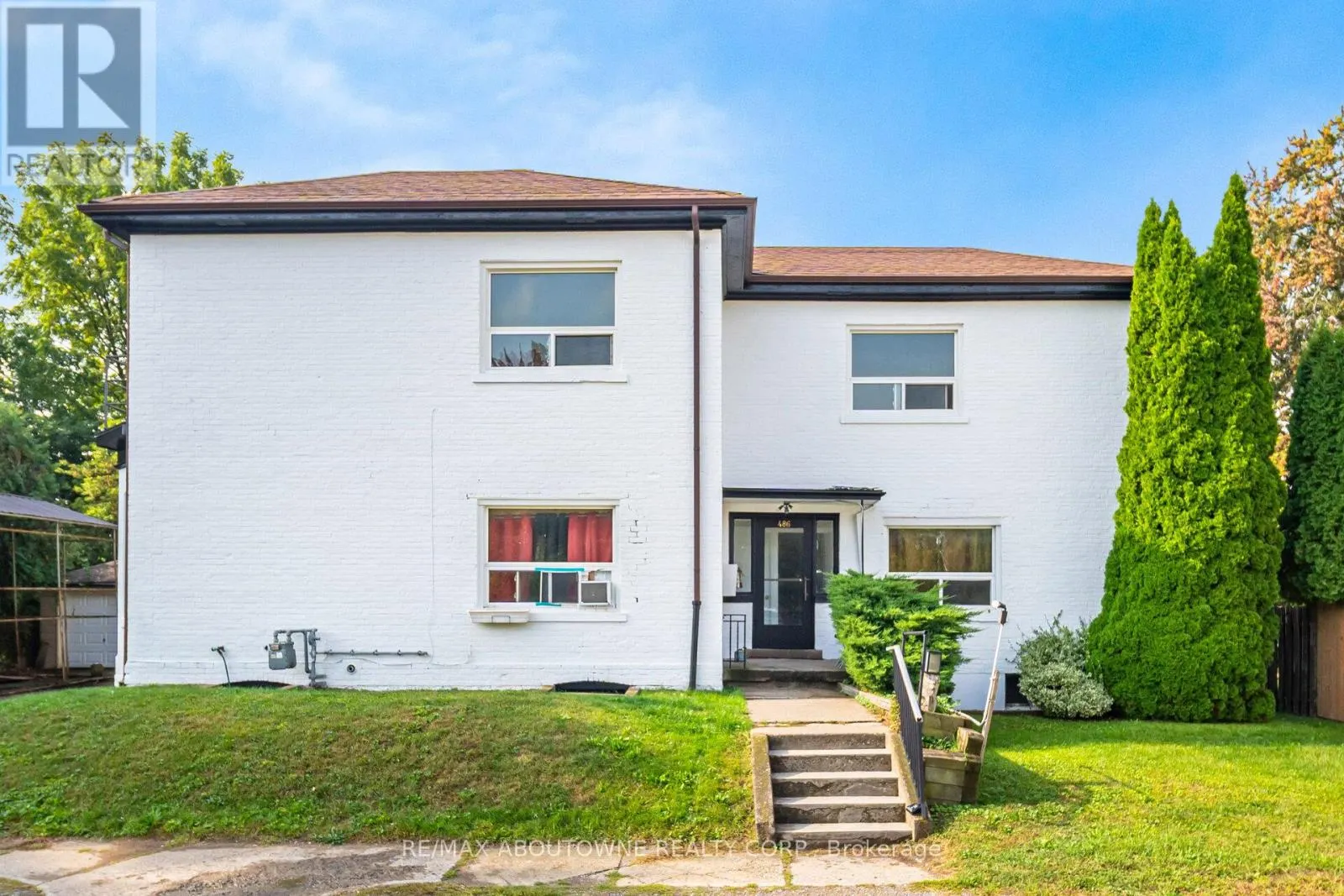 4 - 486 HOLTBY AVENUE