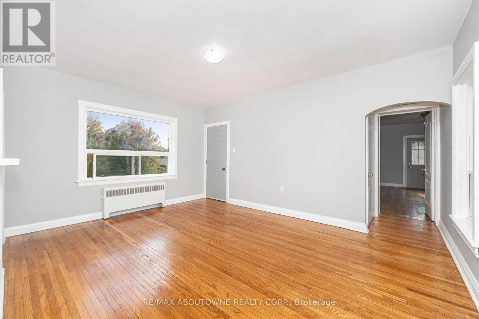 4 - 486 HOLTBY AVENUE